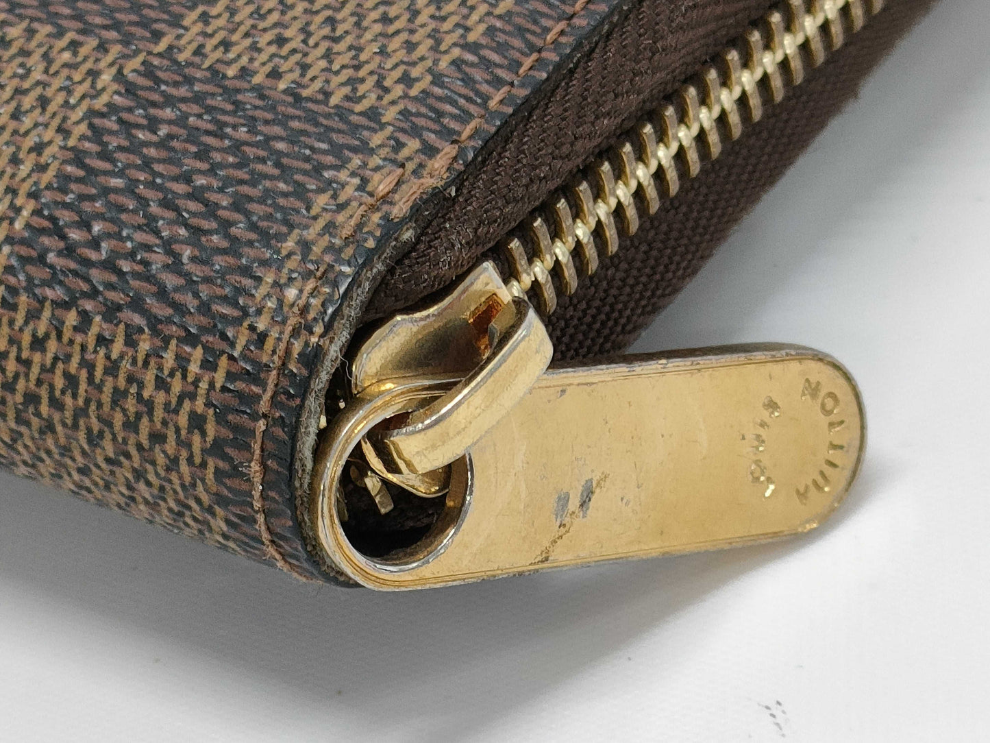 LOUIS VUITTON Damier Zippy Wallet