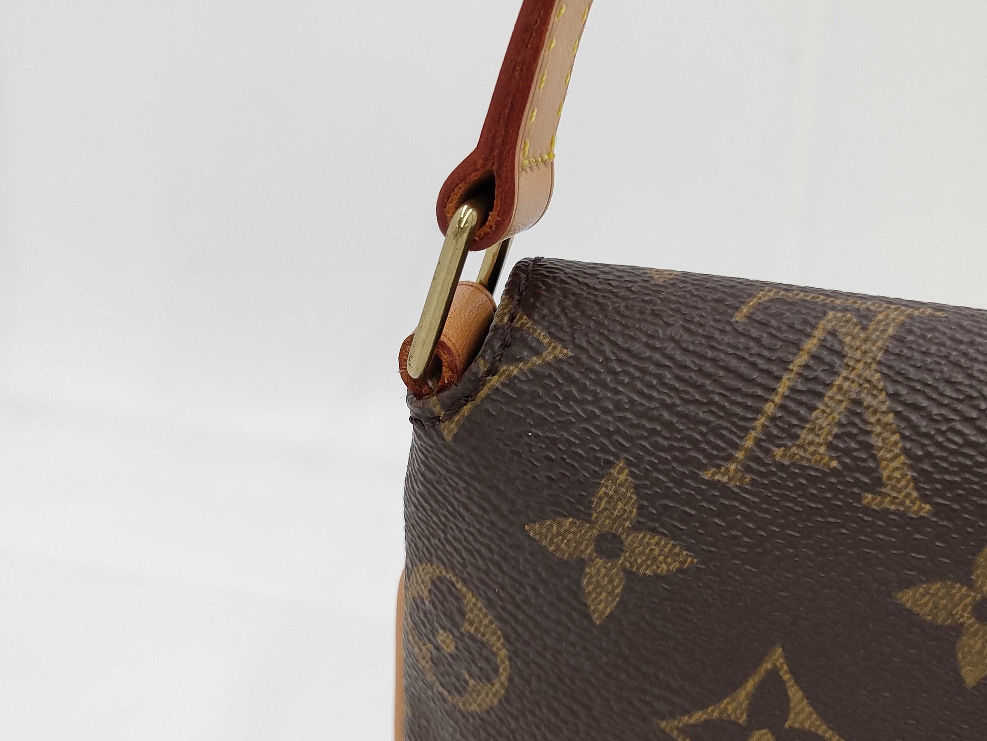 LOUIS VUITTON SP0042 Damier Azur Musette Tango Shoulder Bag