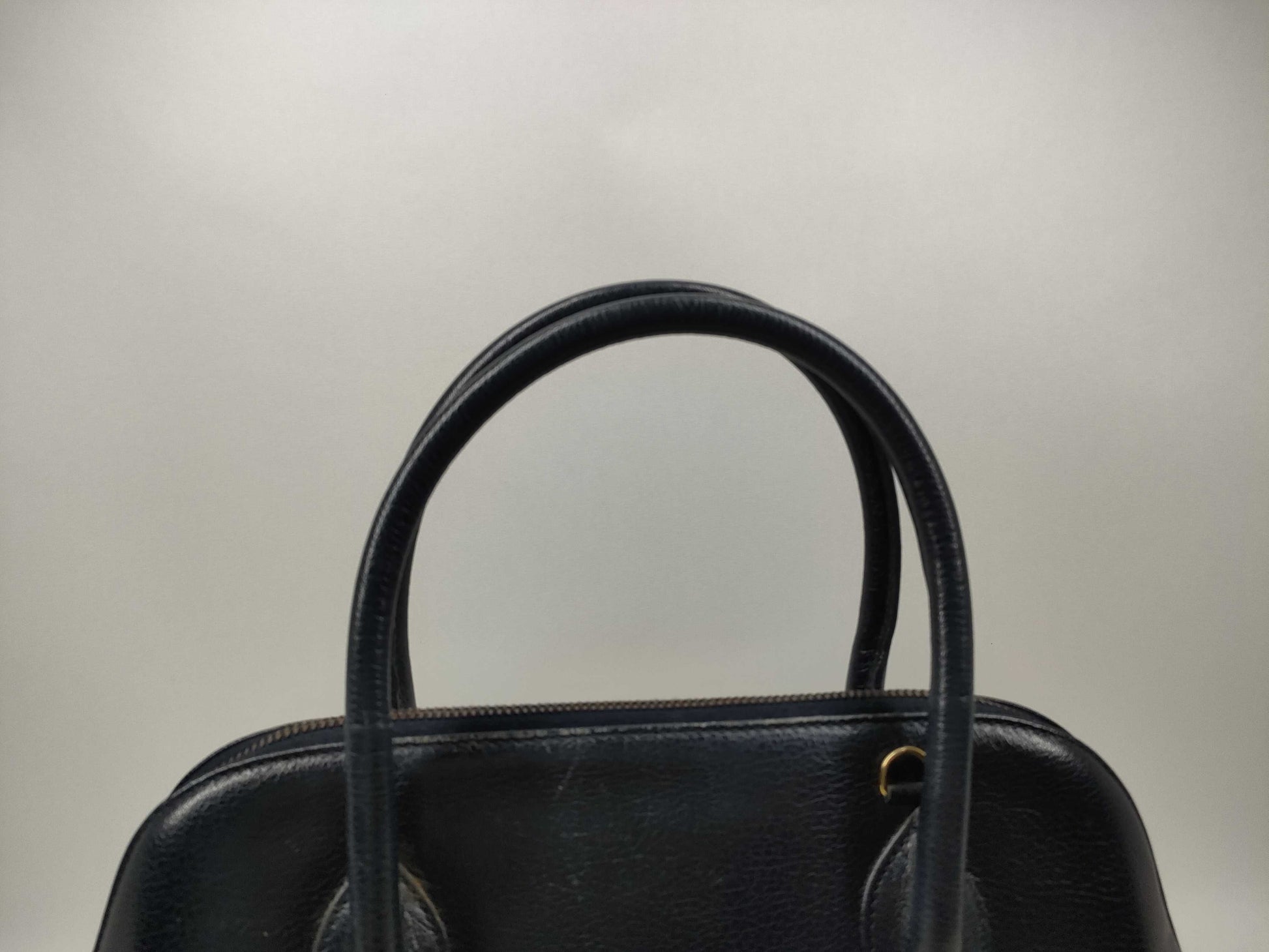 Salvatore Ferragamo Gancini Leather Handbag/Suitable for Scratch Resistance