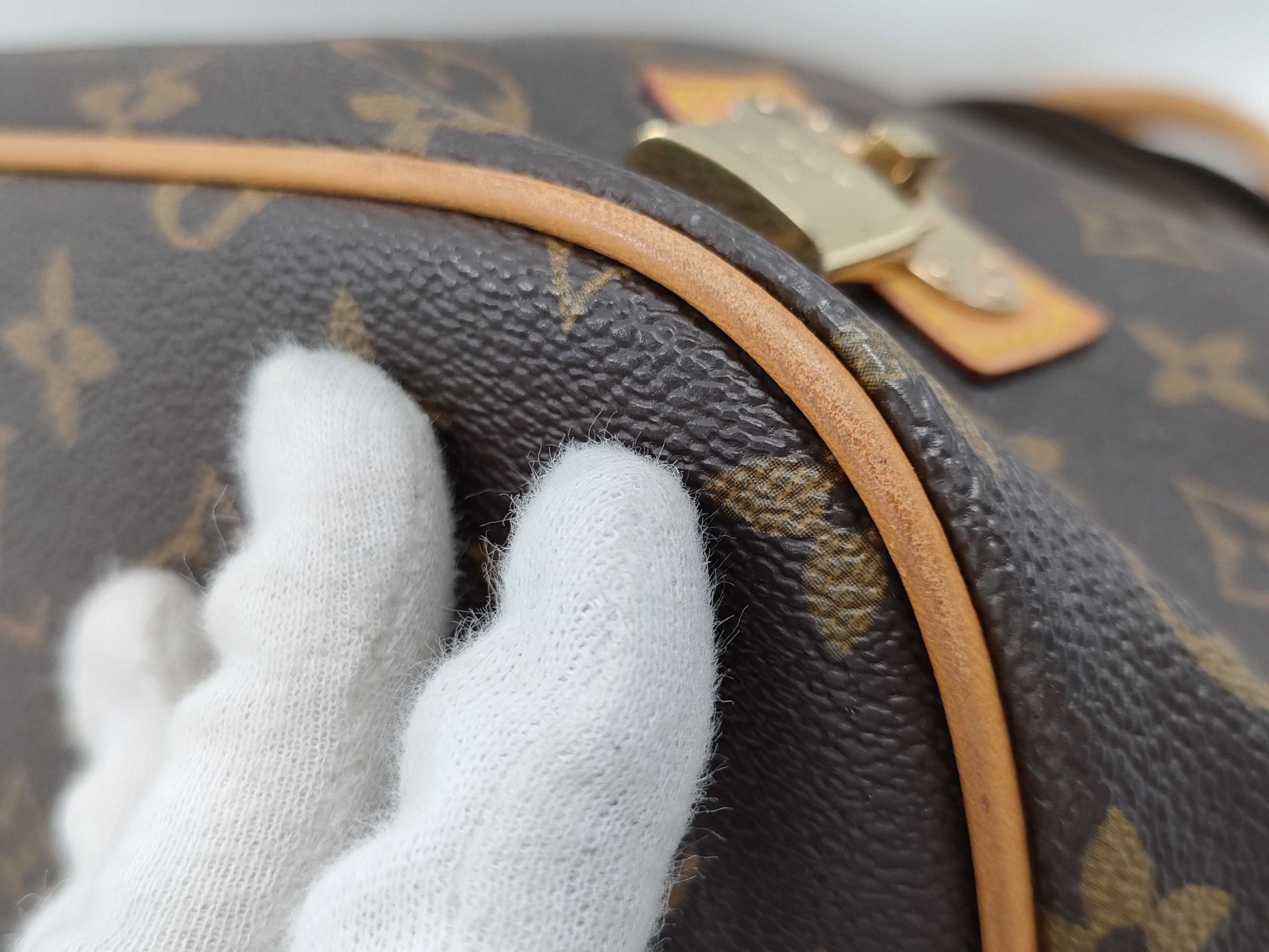LOUIS VUITTON Monogram Monogram Neo Shoulder Bag with Shoulder Strap M40372