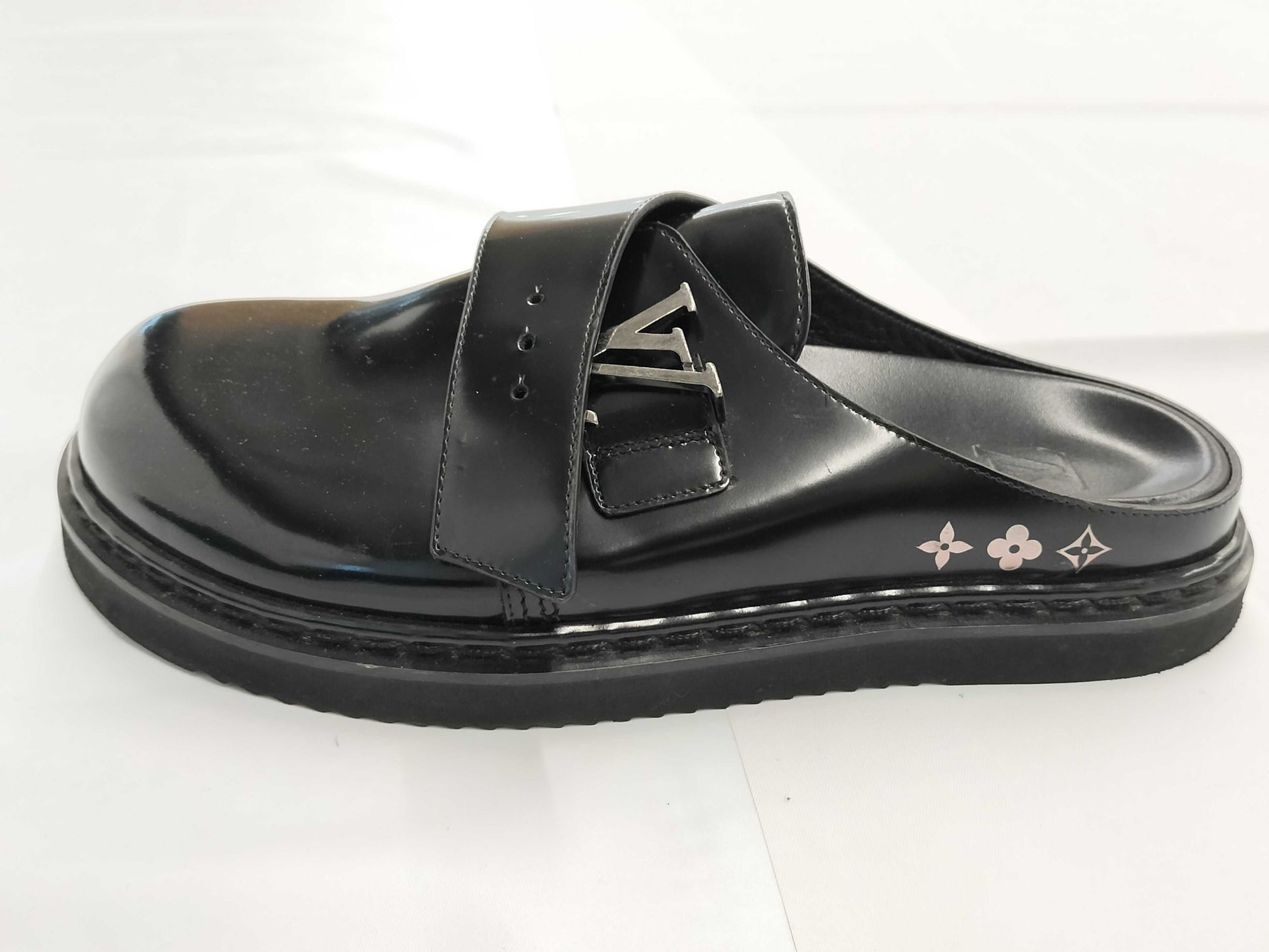 LOUIS VUITTON logo leather sandals