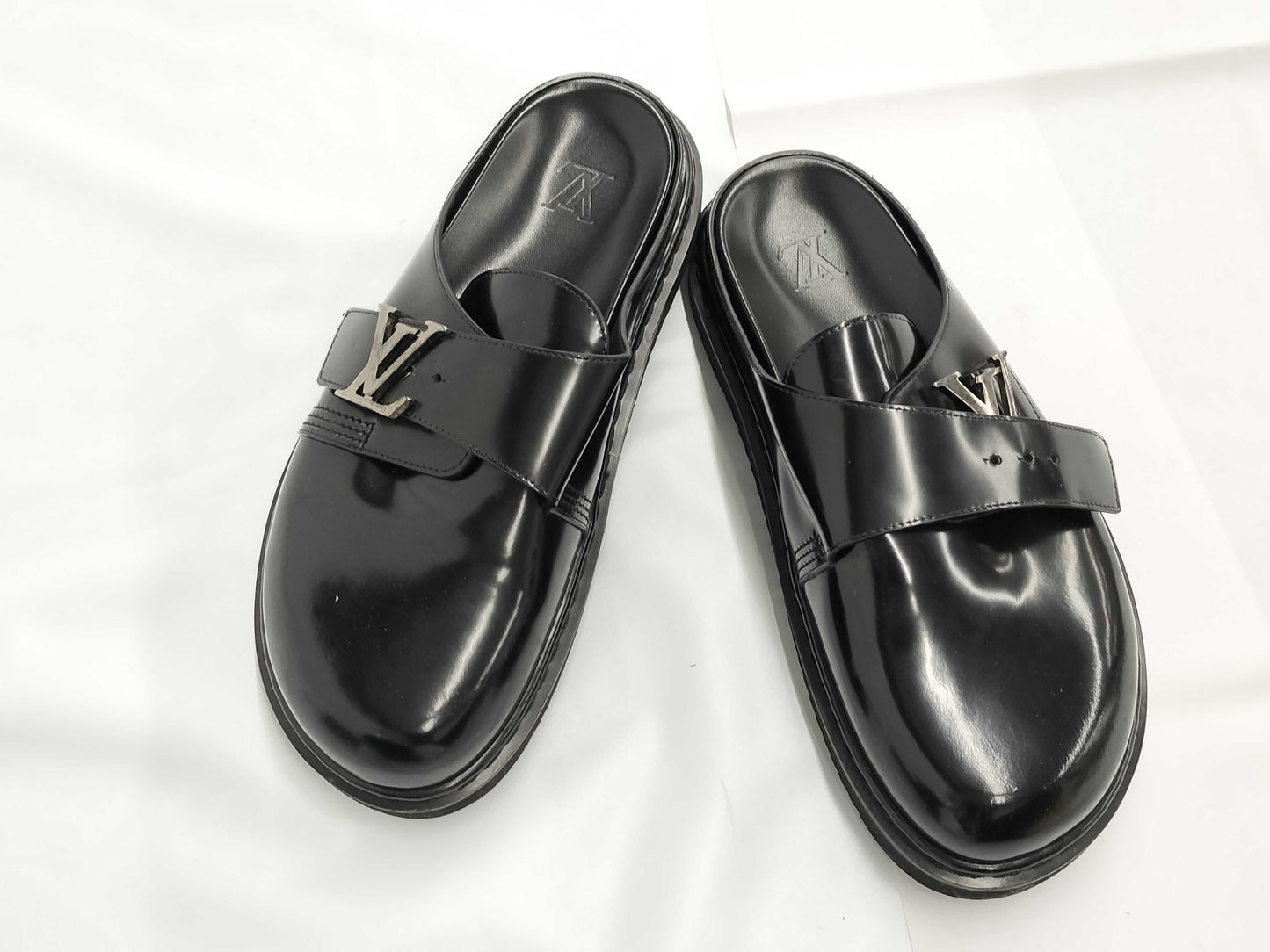 LOUIS VUITTON logo leather sandals