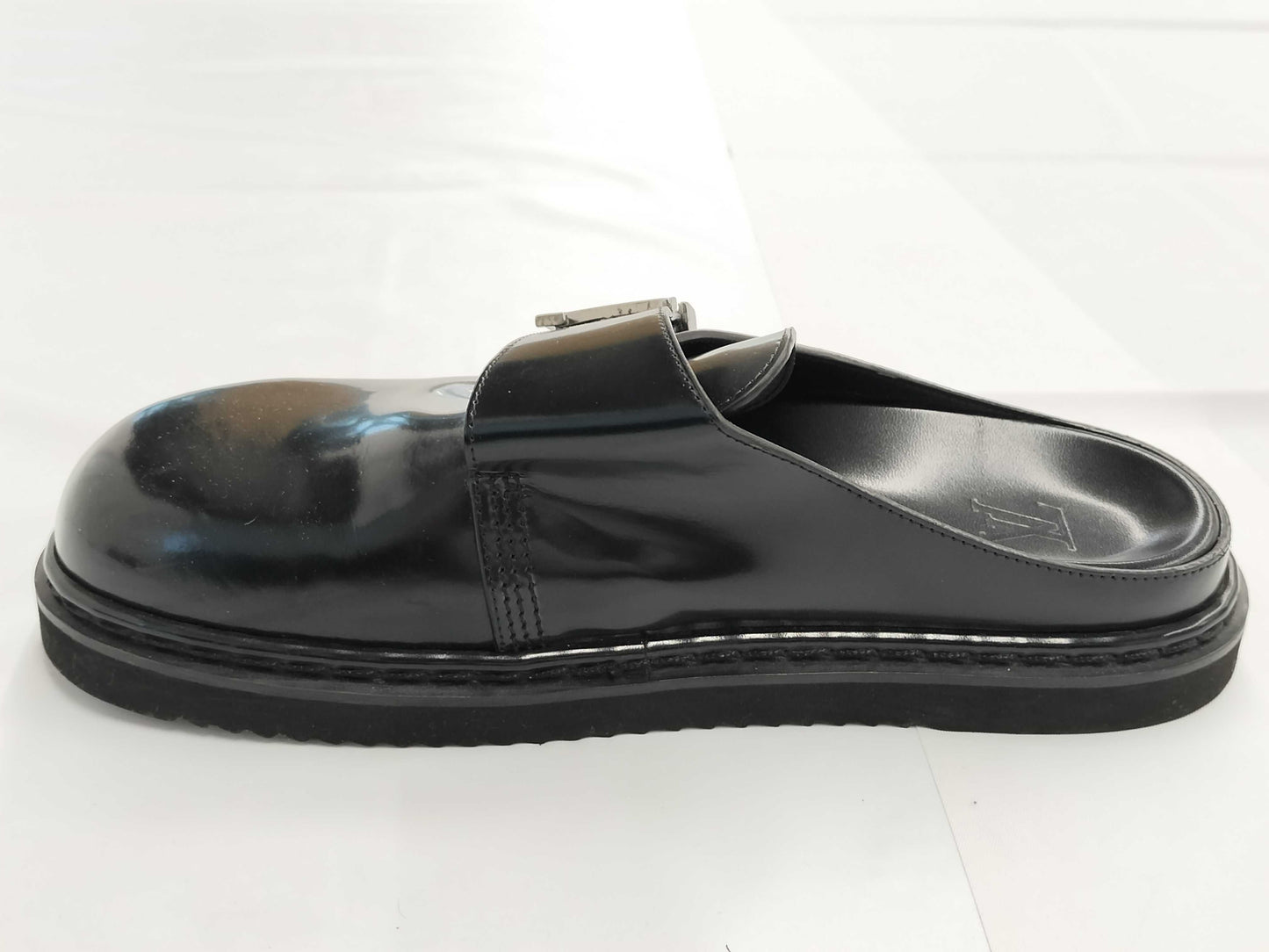 LOUIS VUITTON logo leather sandals