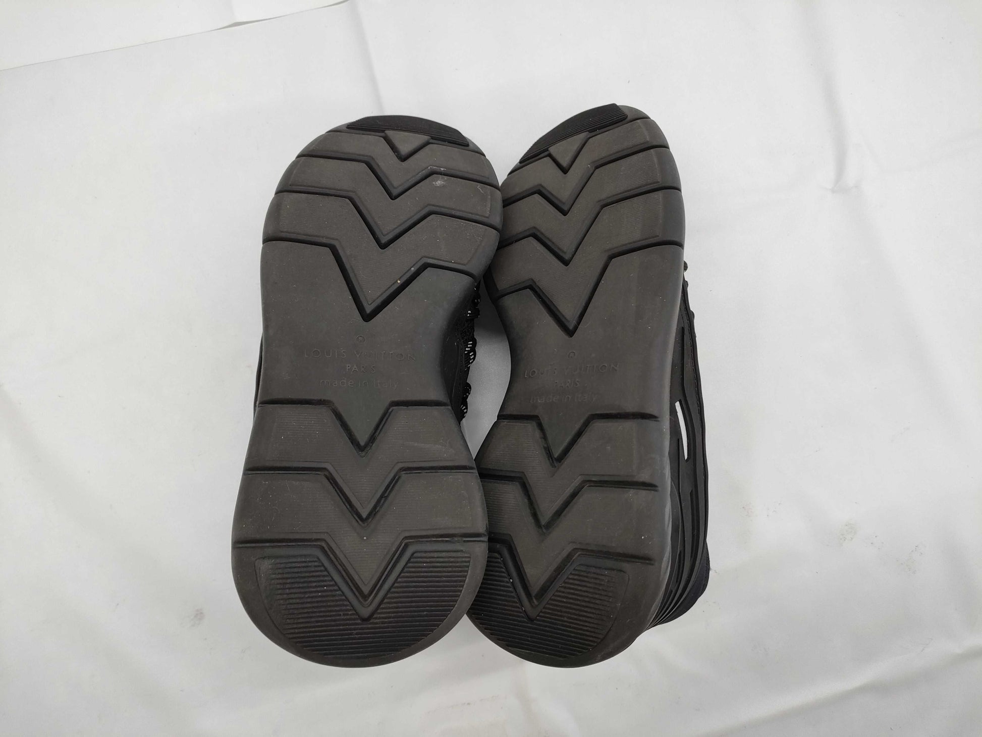 LOUIS VUITTON Canvas Black Sneakers