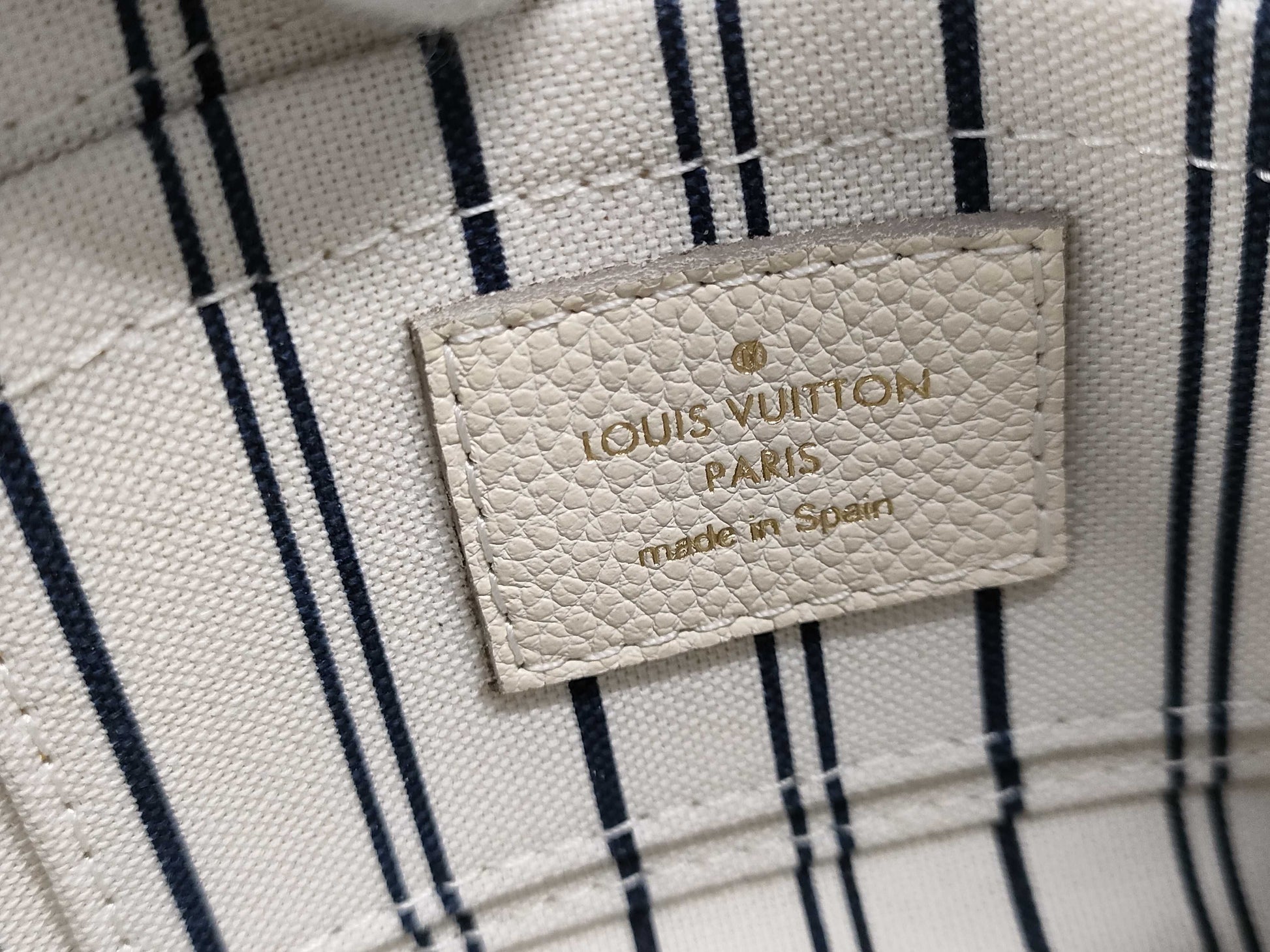 LOUIS VUITTON Empreinte accessory pouch
