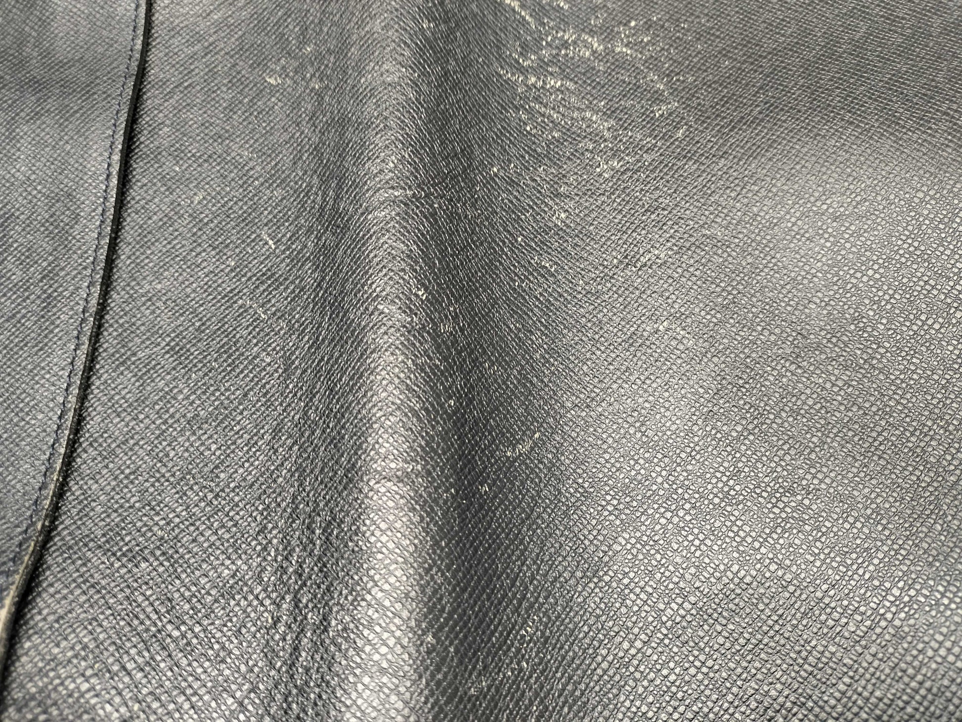 LOUIS VUITTON BA4089 Taiga Roman Shoulder Bag
