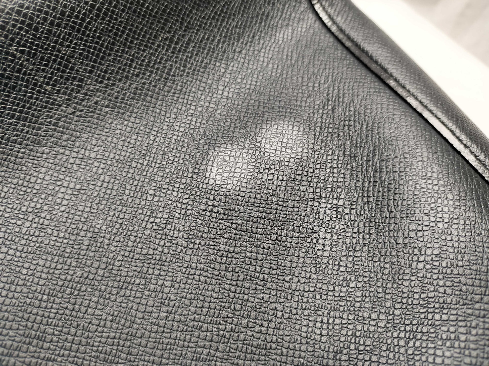 LOUIS VUITTON BA4089 Taiga Roman Shoulder Bag