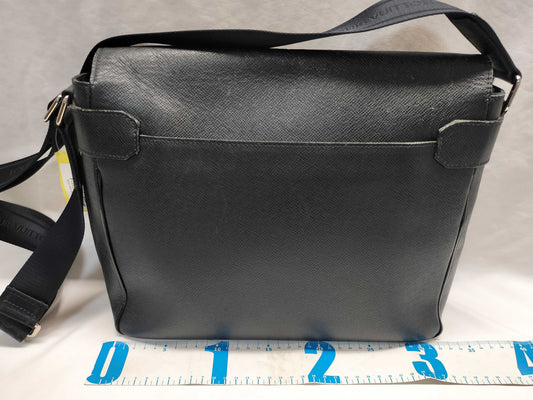 LOUIS VUITTON BA4089 Taiga Roman Shoulder Bag