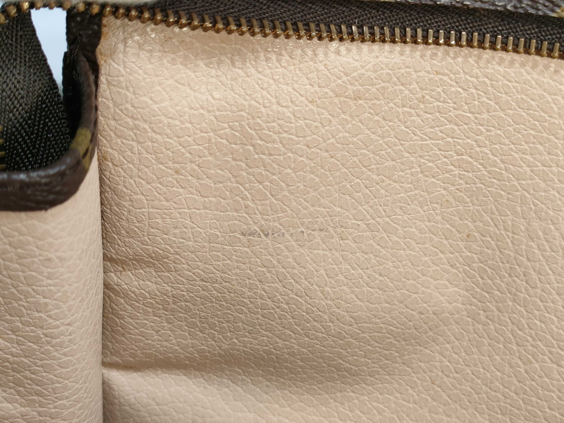 LOUIS VUITTON [Model Number] M47542 Monogram Poche Toilette 26 Pouch