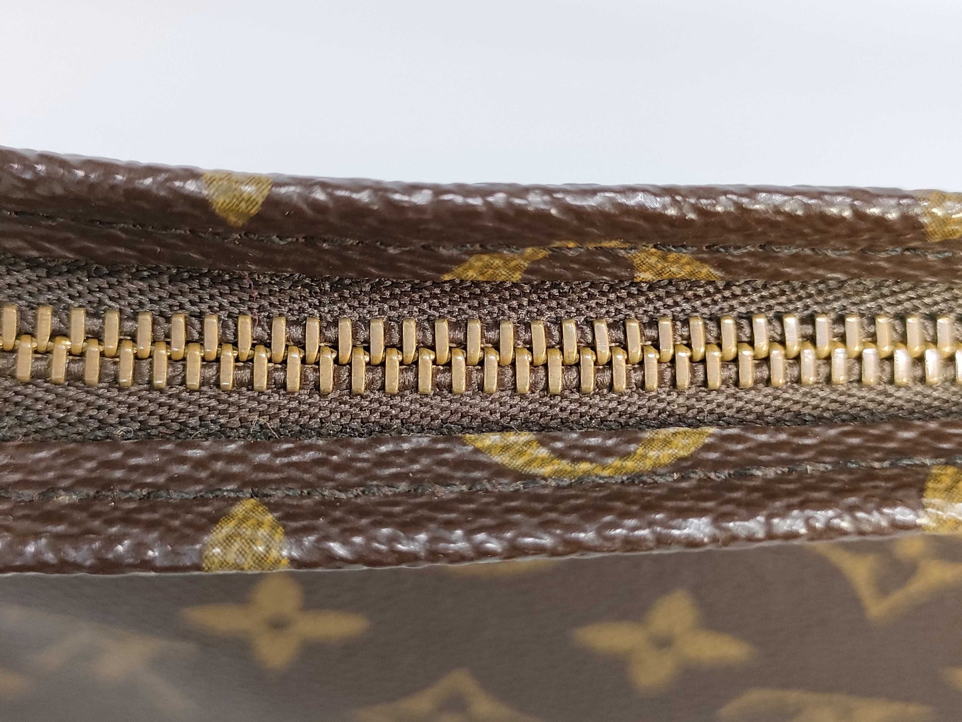 LOUIS VUITTON [Model Number] M47542 Monogram Poche Toilette 26 Pouch