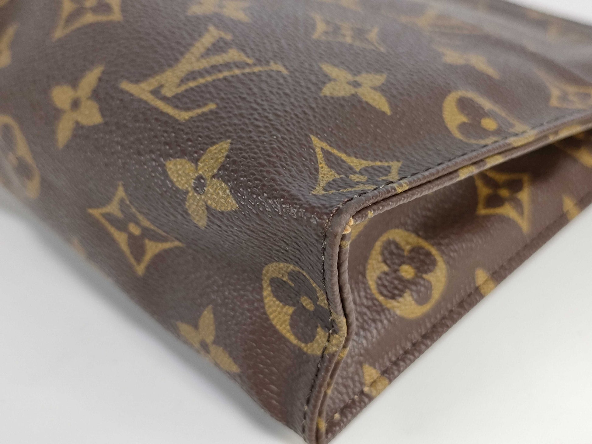 LOUIS VUITTON [Model Number] M47542 Monogram Poche Toilette 26 Pouch