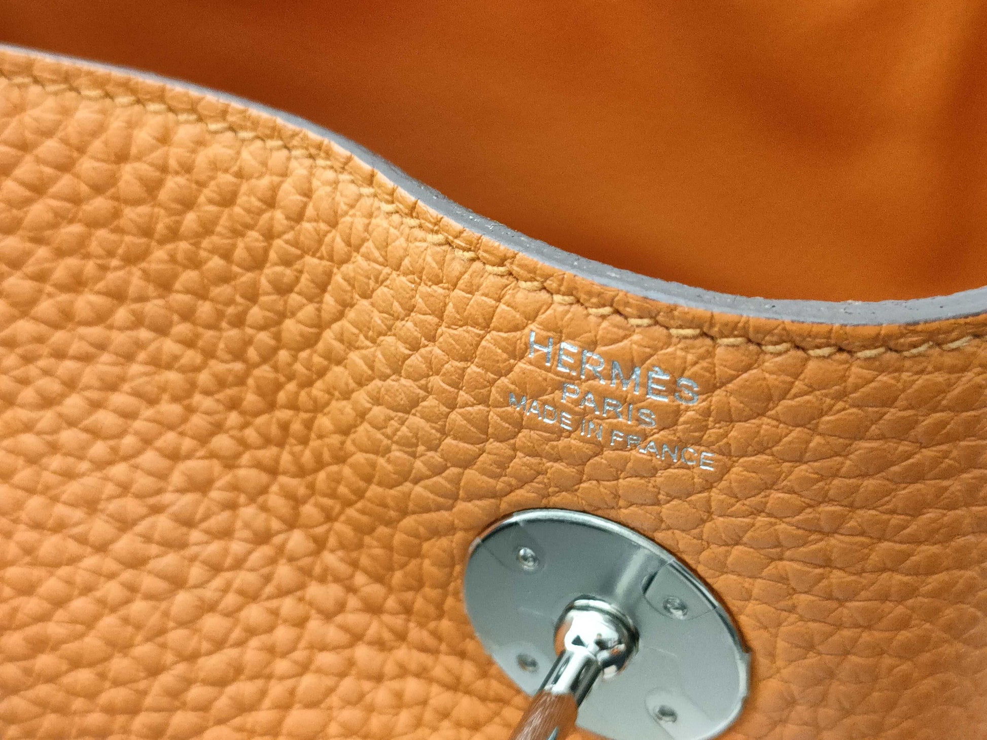 HERMES Lindy 26 Taurillon Orange Shoulder Bag