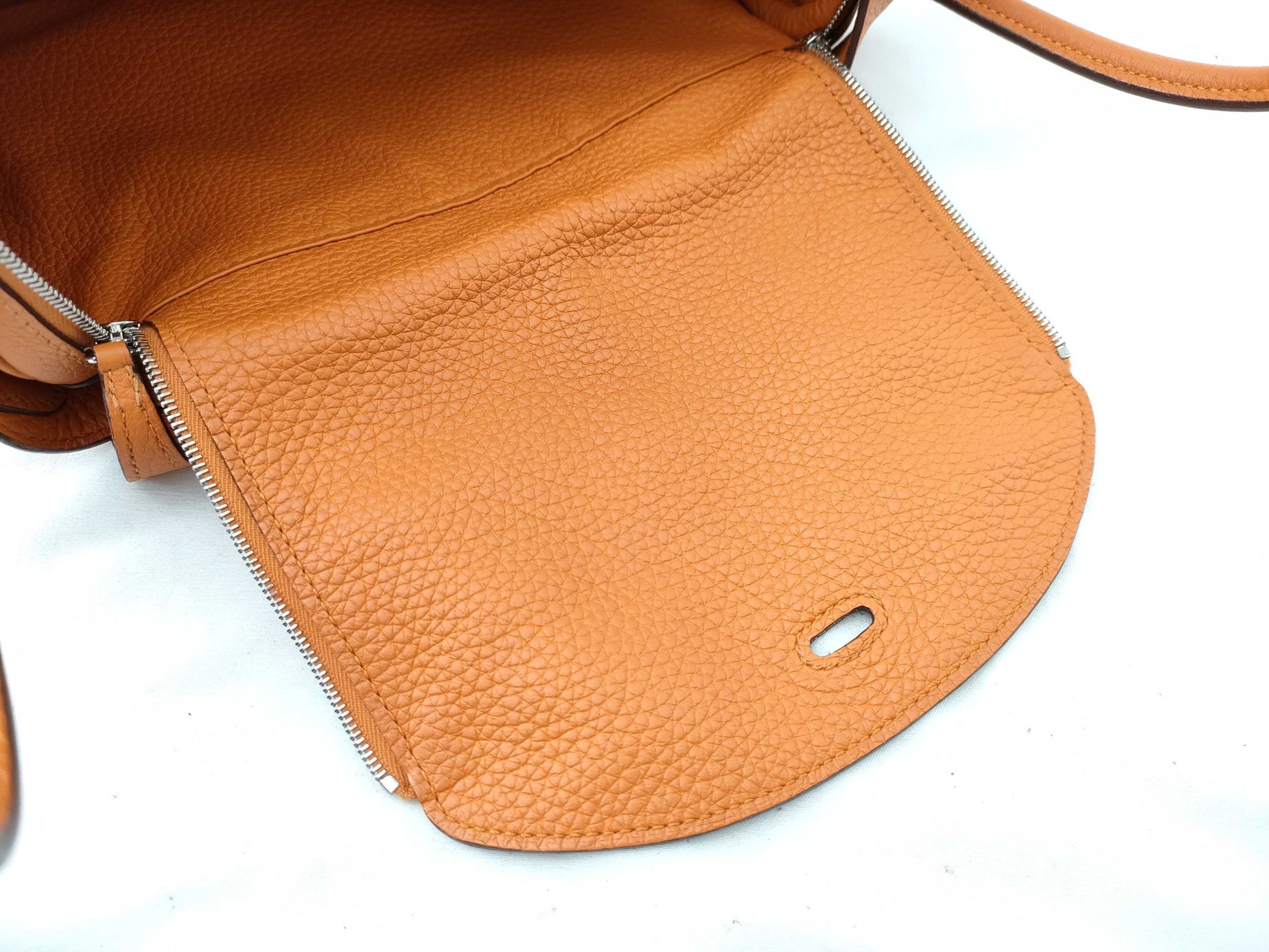 HERMES Lindy 26 Taurillon Orange Shoulder Bag