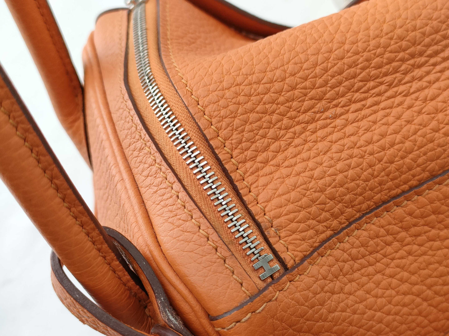 HERMES Lindy 26 Taurillon Orange Shoulder Bag