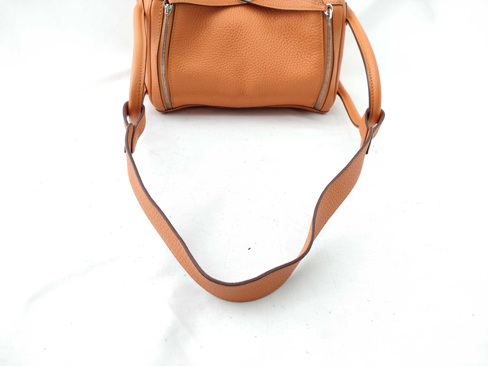 HERMES Lindy 26 Taurillon Orange Shoulder Bag