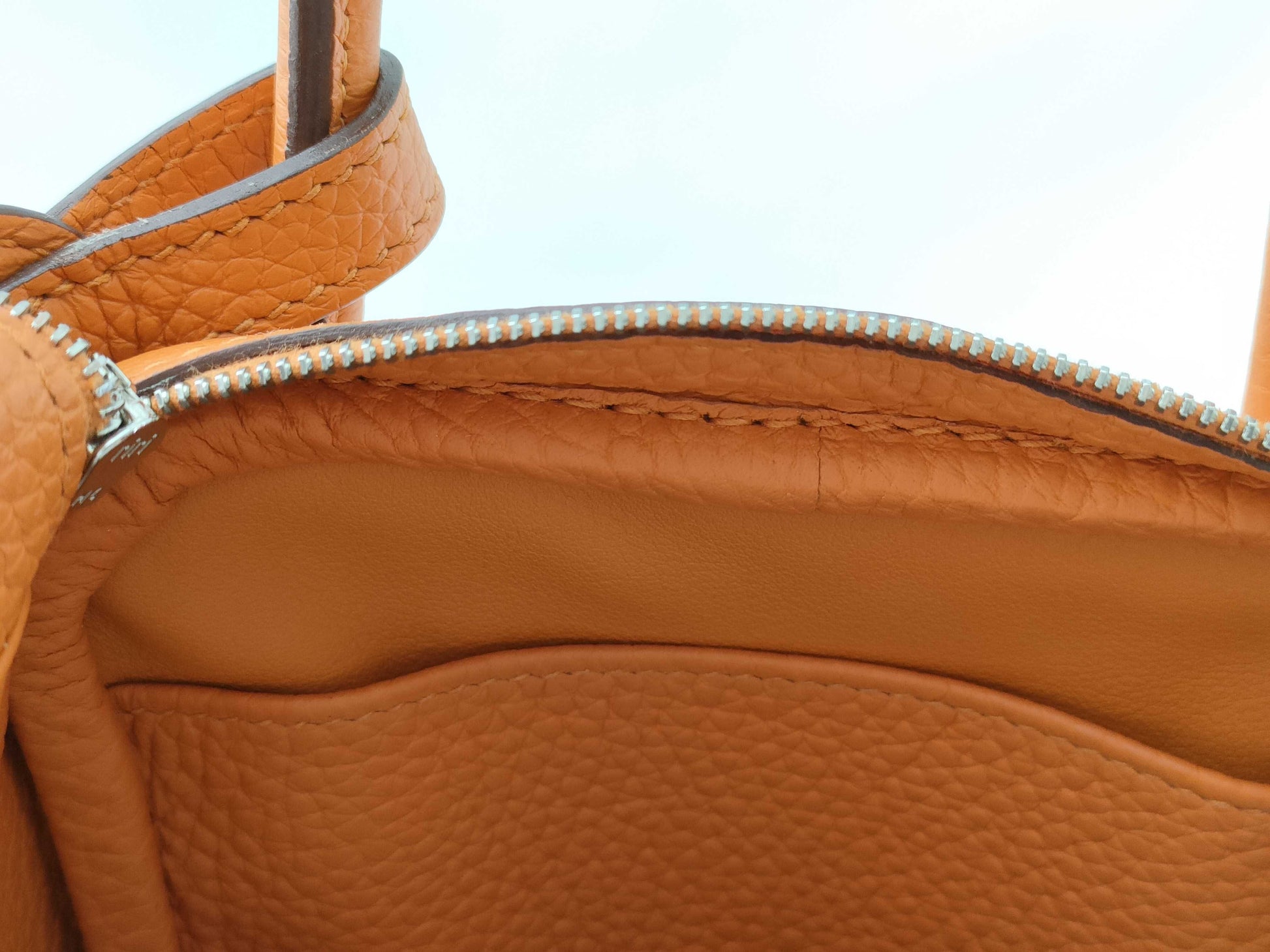 HERMES Lindy 26 Taurillon Orange Shoulder Bag