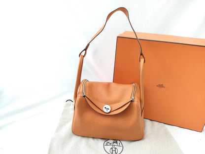 HERMES Lindy 26 Taurillon Orange Shoulder Bag