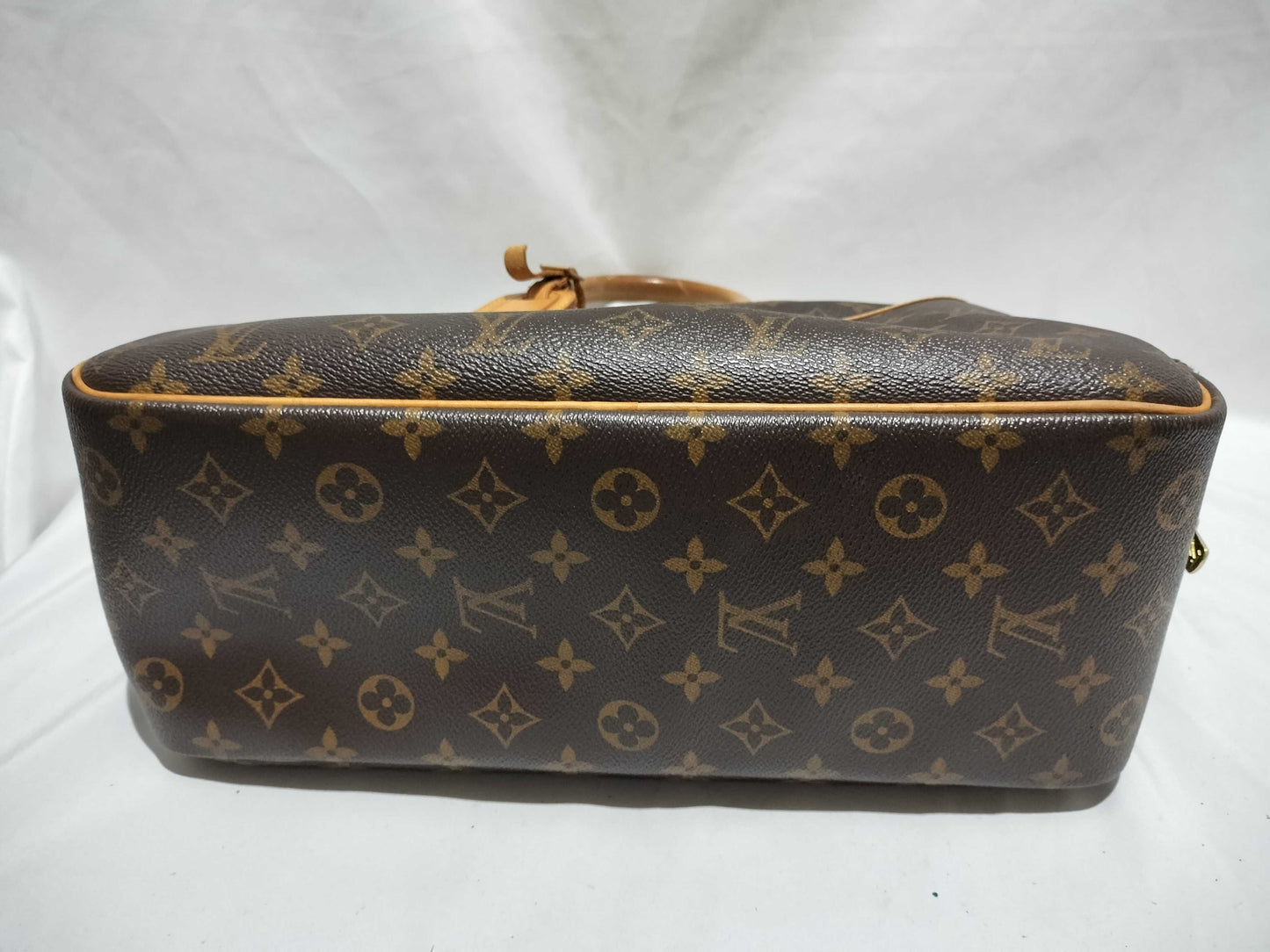 LOUIS VUITTON RFID Unverifiable, Serial Number Unverifiable, Monogram M47270 / Deauville / Made in 1996 / Padlock Included Handbag