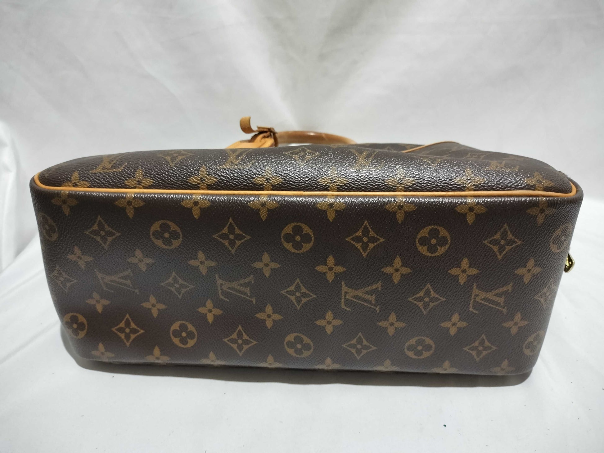 LOUIS VUITTON RFID Unverifiable, Serial Number Unverifiable, Monogram M47270 / Deauville / Made in 1996 / Padlock Included Handbag