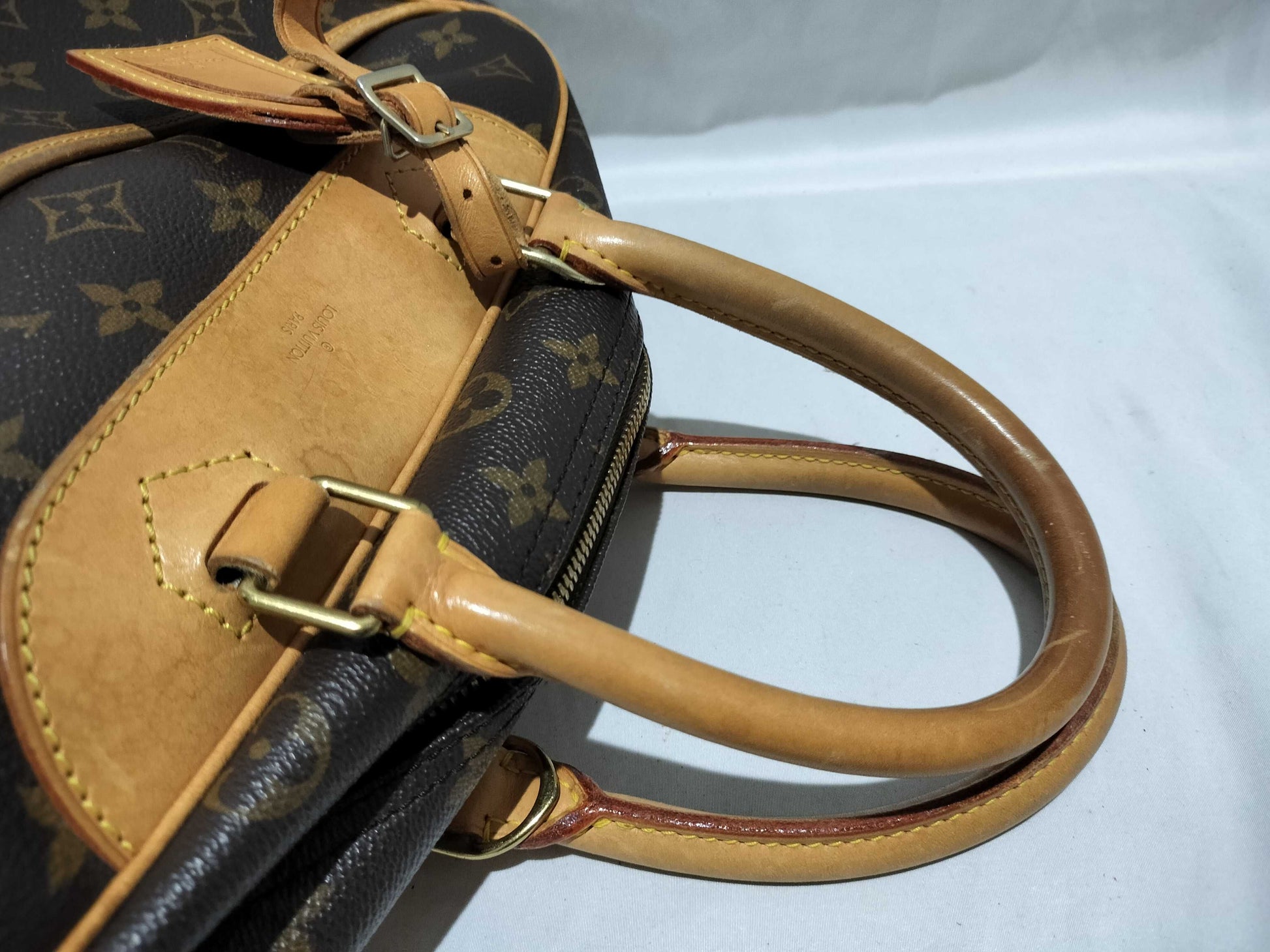 LOUIS VUITTON RFID Unverifiable, Serial Number Unverifiable, Monogram M47270 / Deauville / Made in 1996 / Padlock Included Handbag