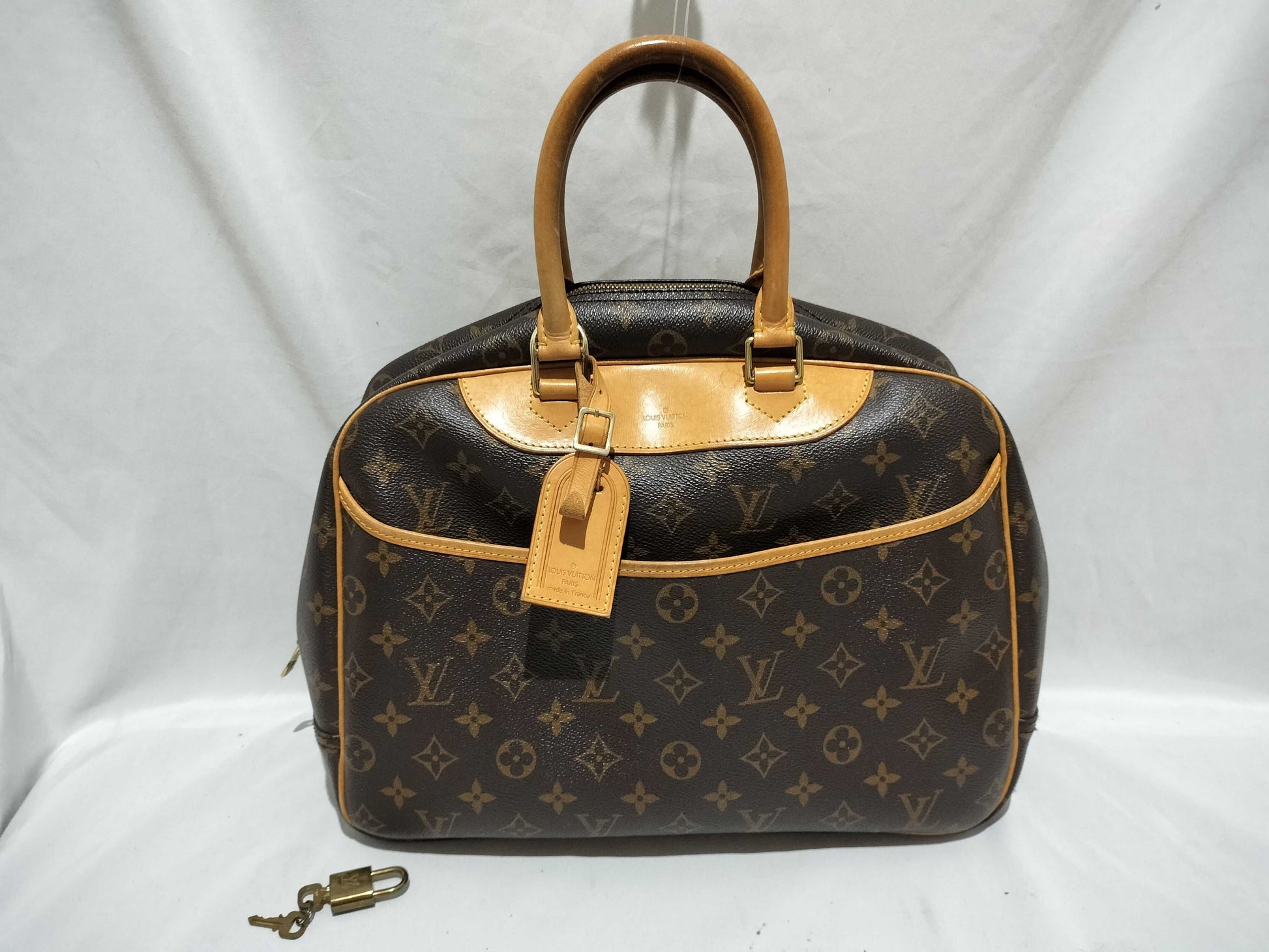 LOUIS VUITTON RFID Unverifiable, Serial Number Unverifiable, Monogram M47270 / Deauville / Made in 1996 / Padlock Included Handbag