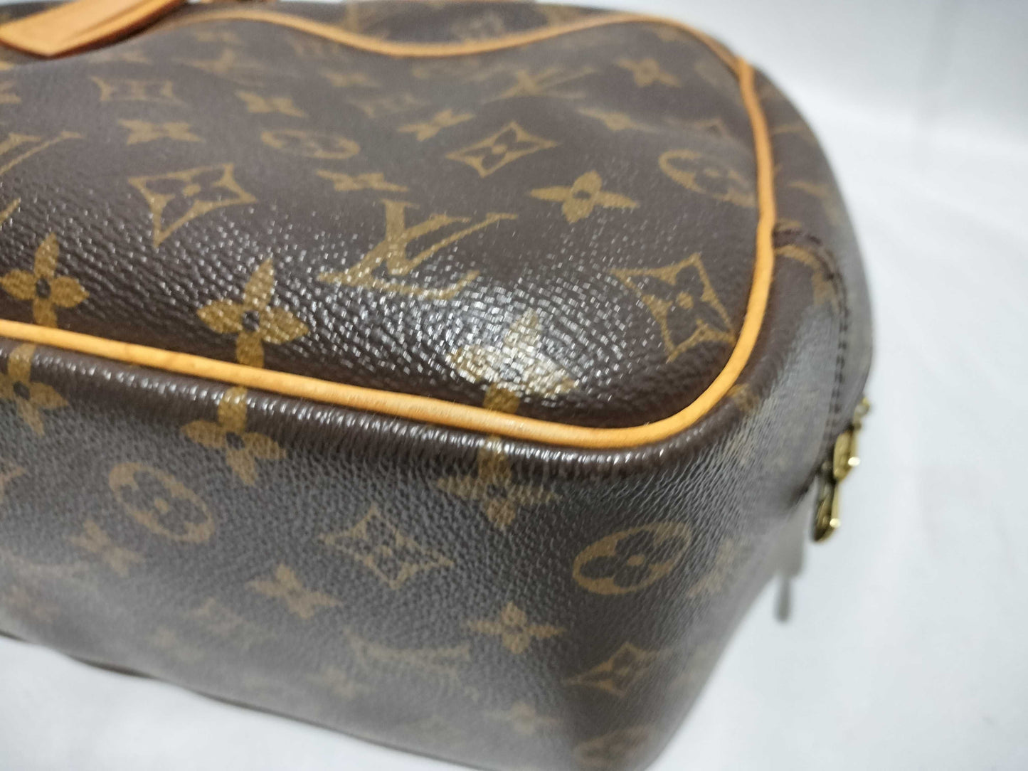 LOUIS VUITTON RFID Unverifiable, Serial Number Unverifiable, Monogram M47270 / Deauville / Made in 1996 / Padlock Included Handbag