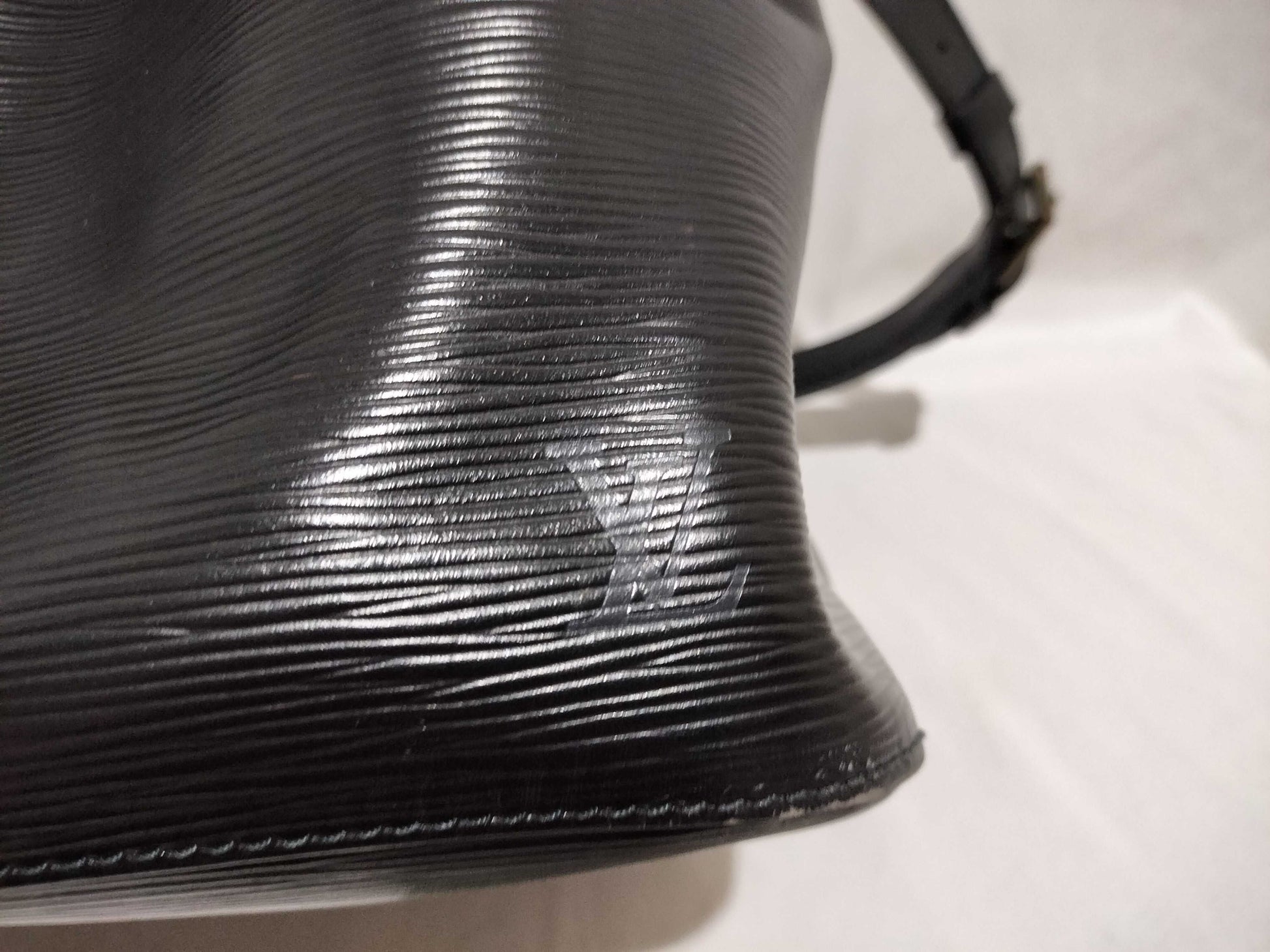 LOUIS VUITTON RFID Unverifiable Serial Number Unverifiable Epi Noe/Black Shoulder Bag