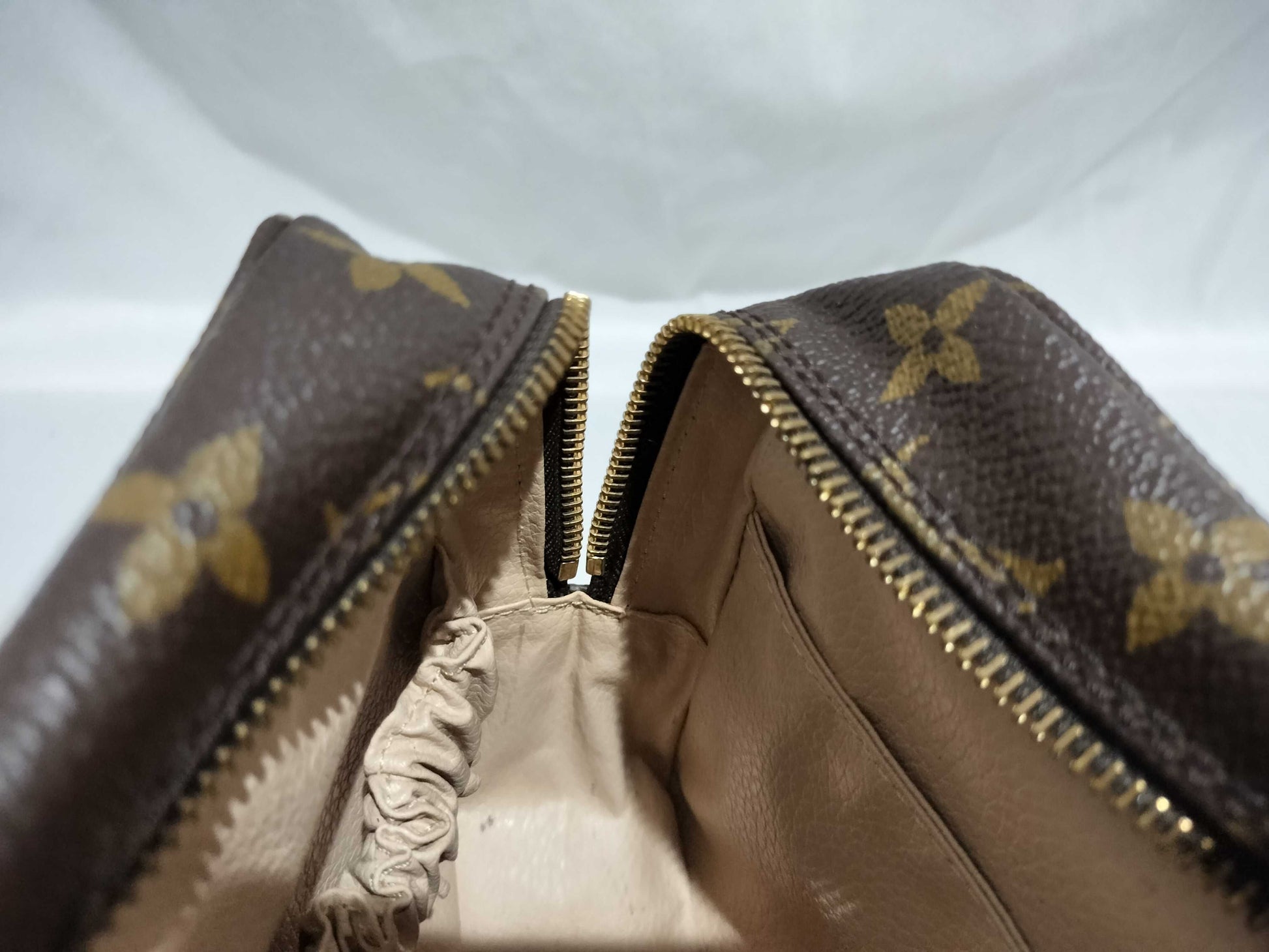 LOUIS VUITTON RFID Unverifiable, Serial Unverifiable, Monogram True Touquet 23 Second Bag