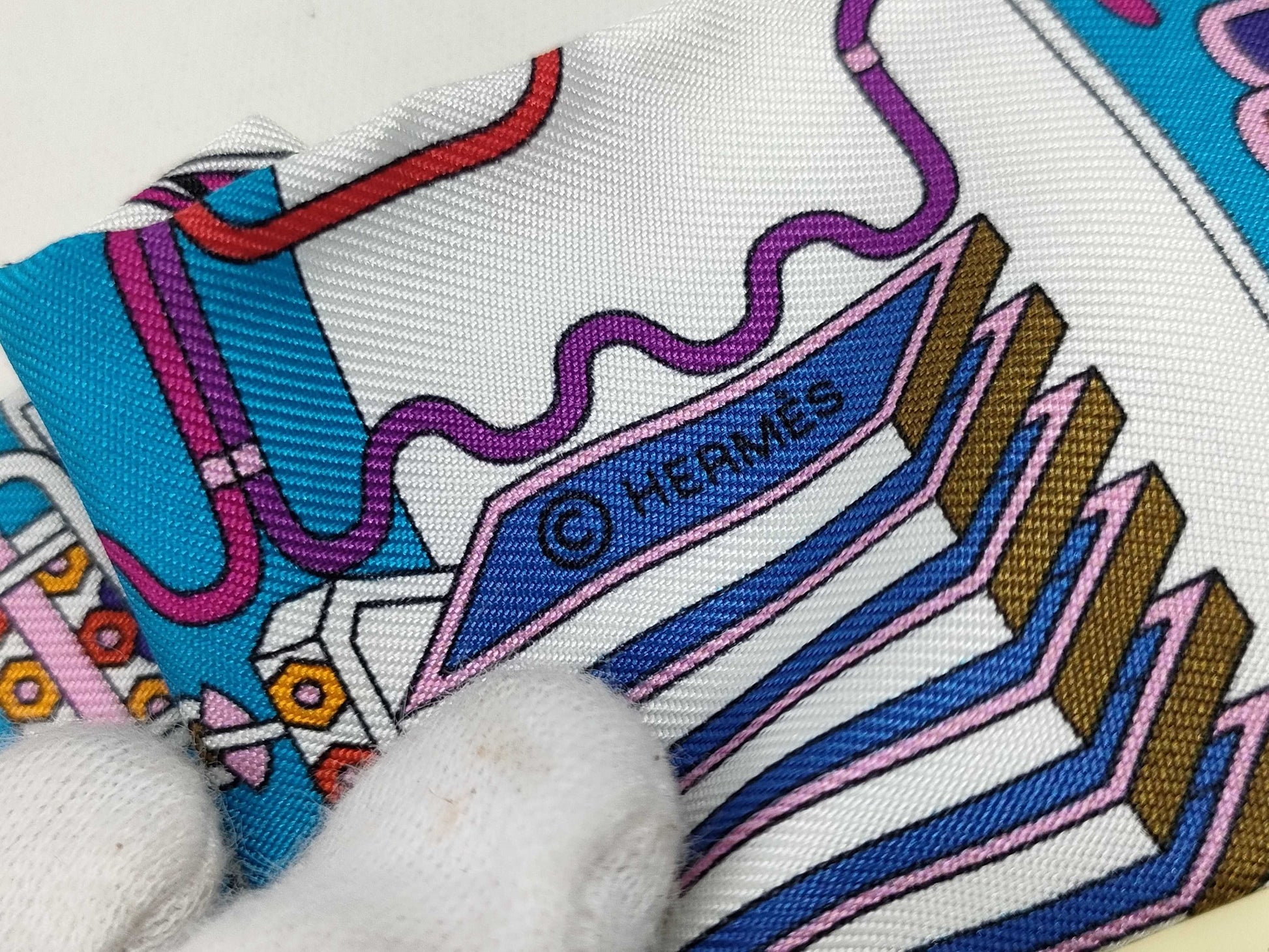 HERMES Twilly Maison Decalle Scarf