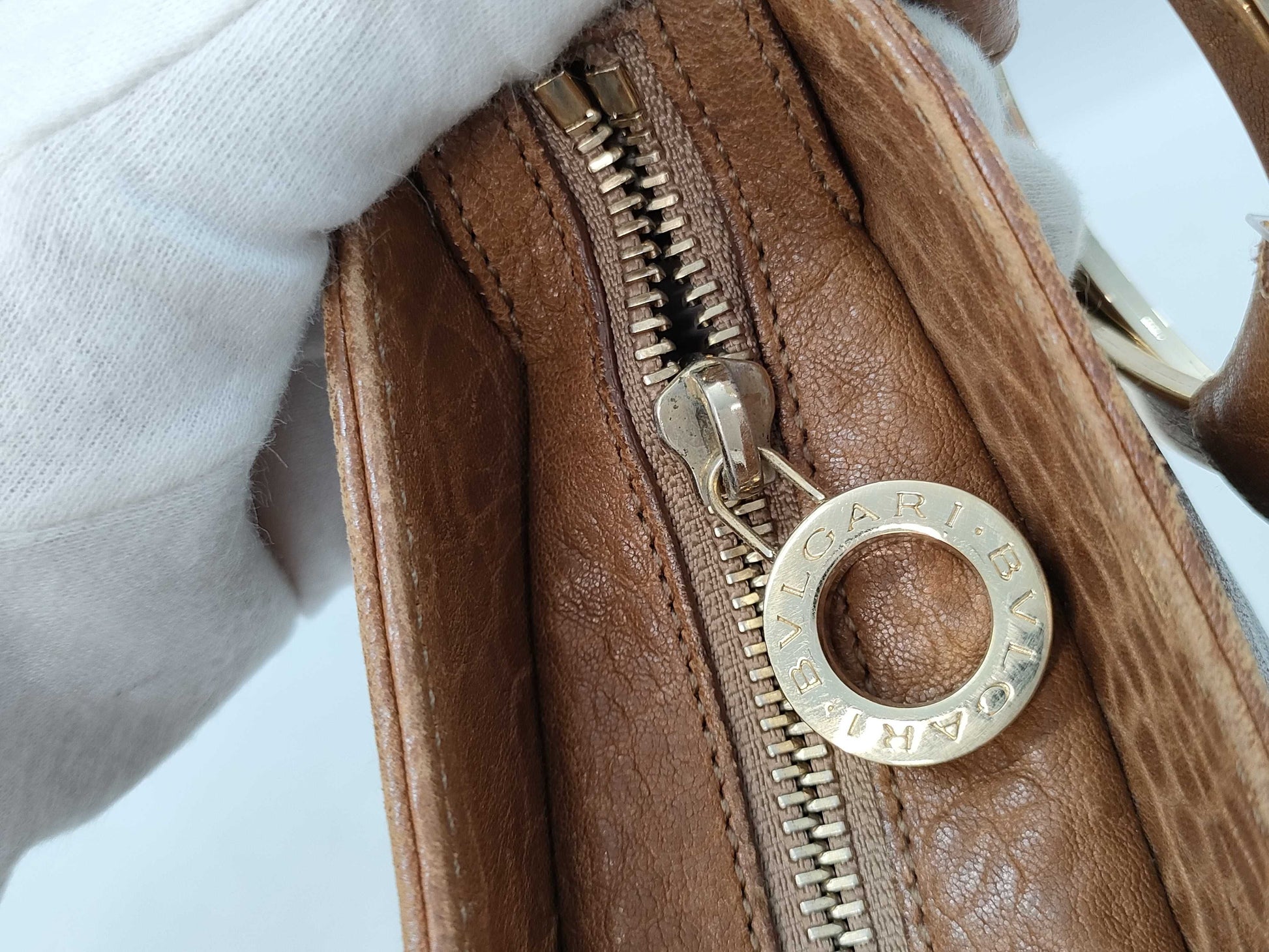 BVLGARI Leather Gold Hardware One-Shoulder Shoulder Bag
