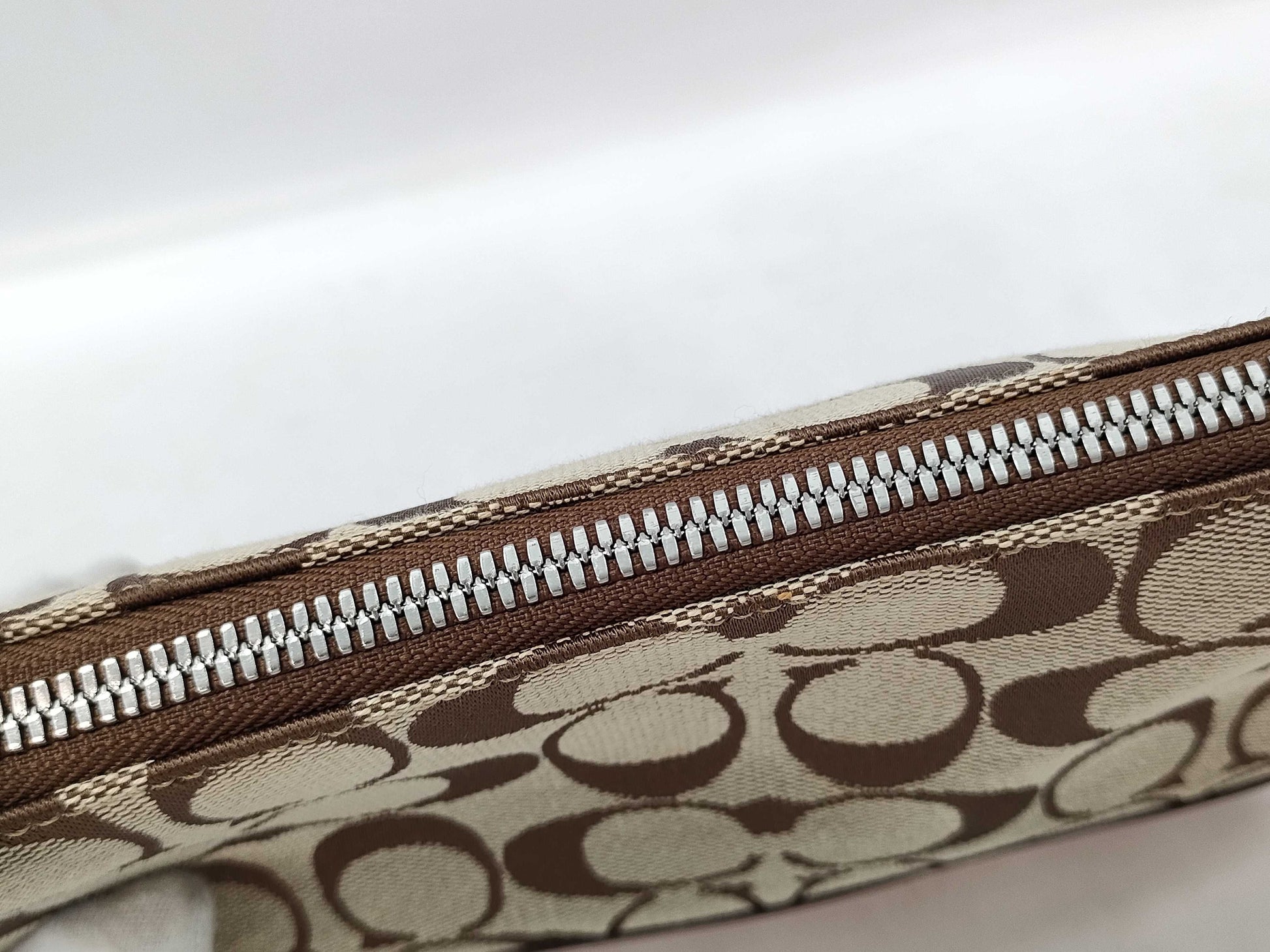 COACH Signature 32-6094 Shoulder Bag