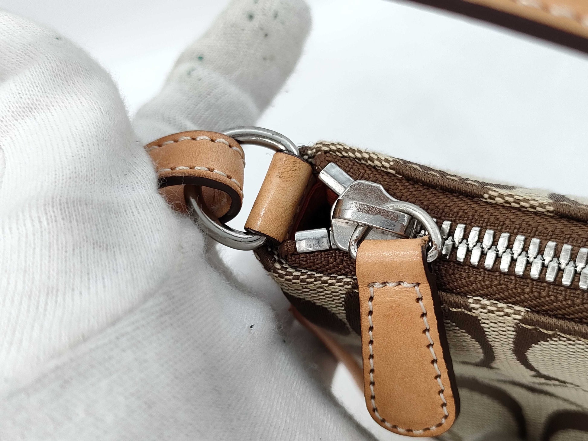 COACH Signature 32-6094 Shoulder Bag