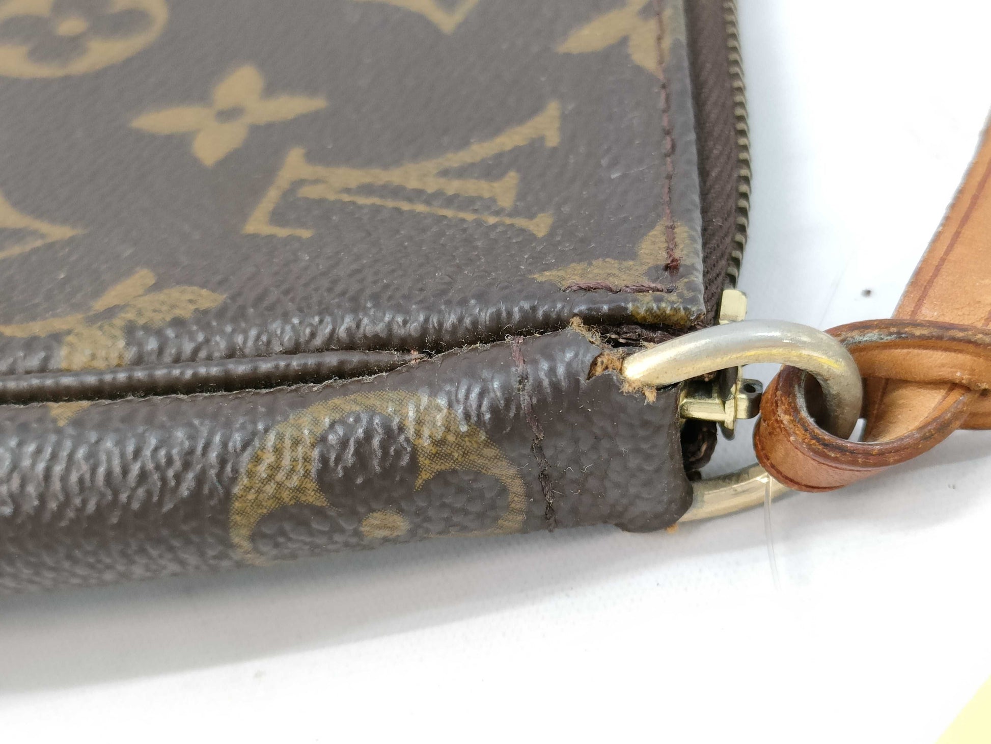 LOUIS VUITTON Monogram Pochette Accessoires Handbag