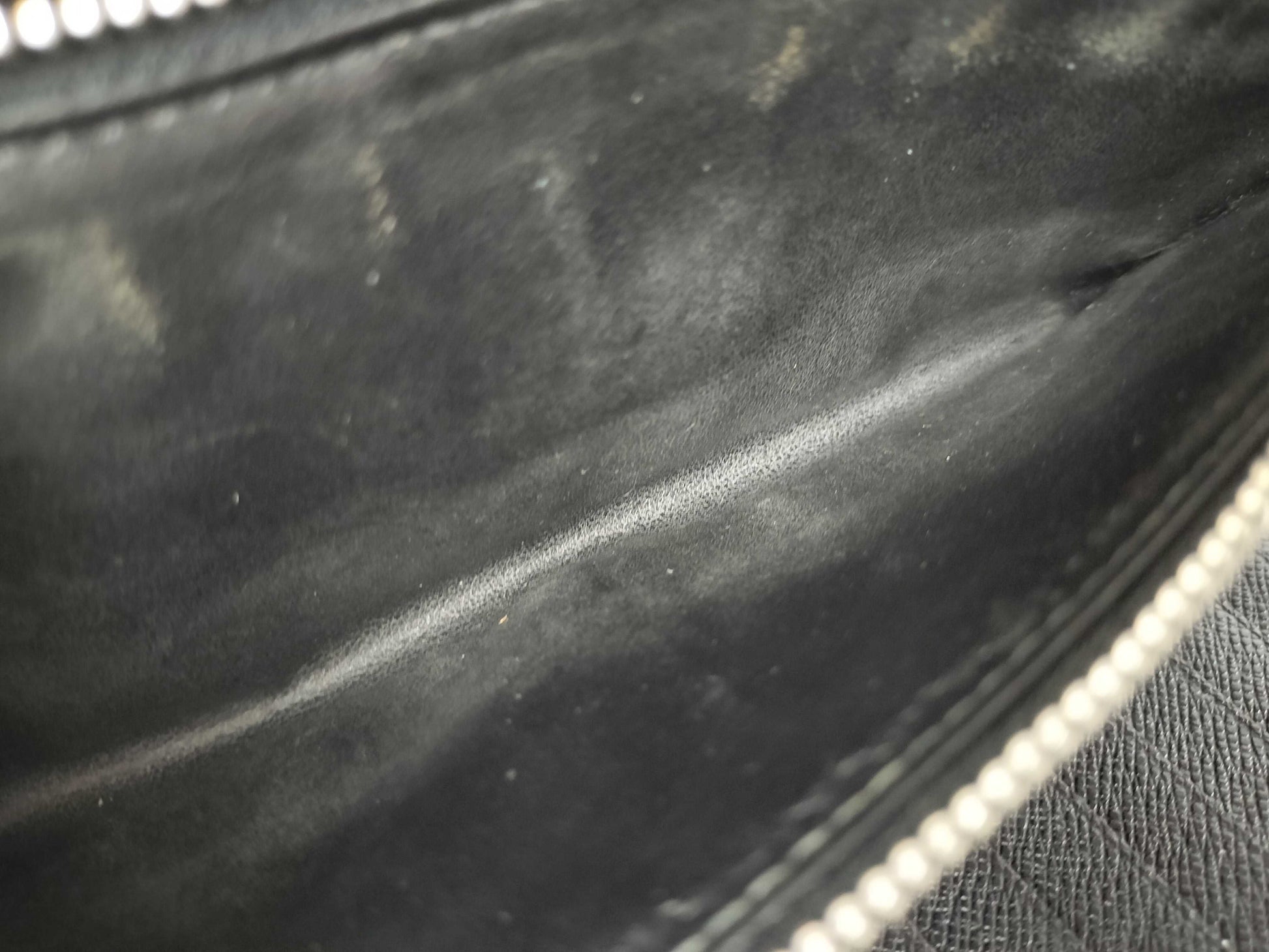 LOUIS VUITTON Damier Graphite Zippy Wallet 