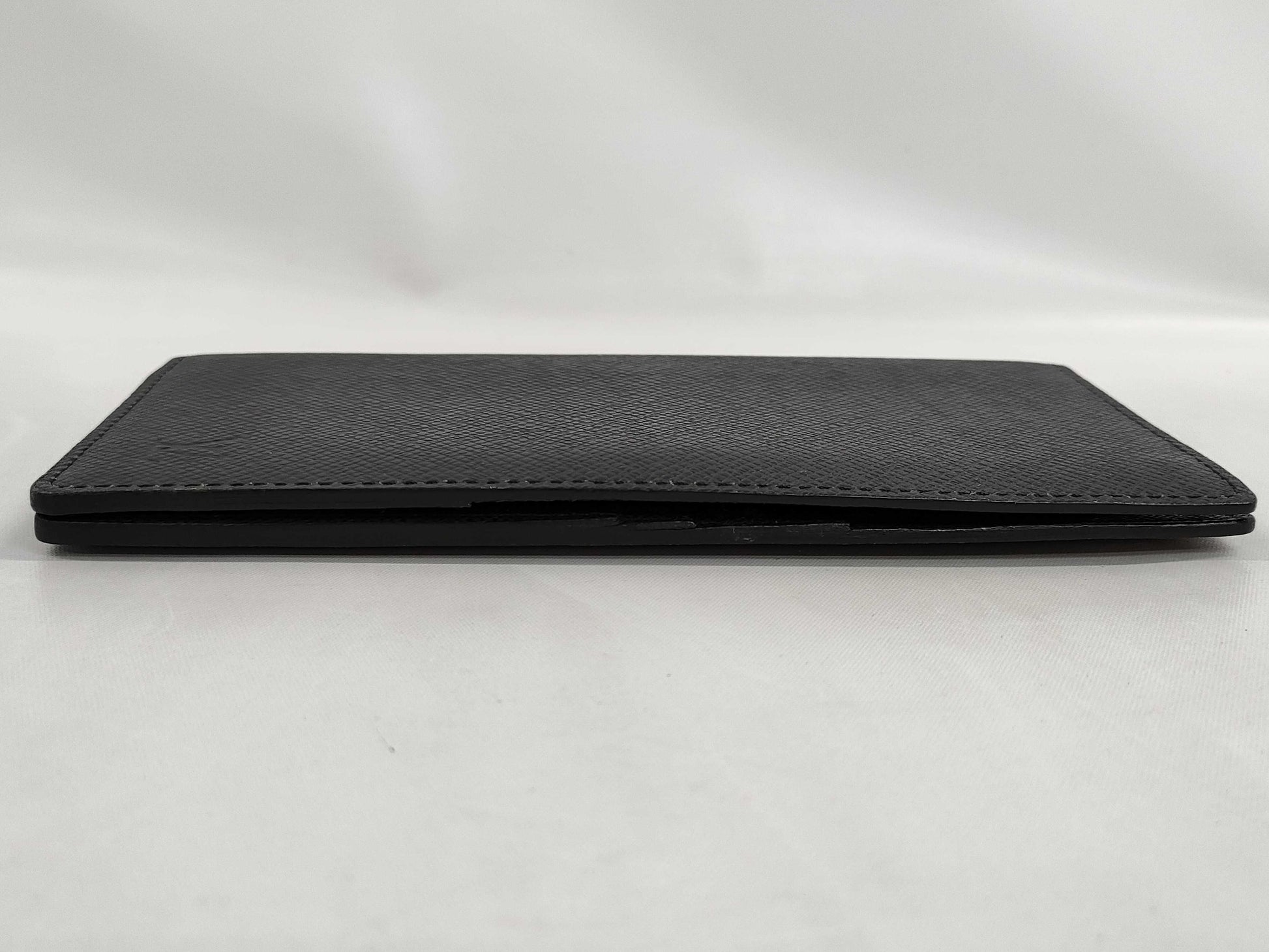 LOUIS VUITTON Taiga Portefeuille Long Wallet