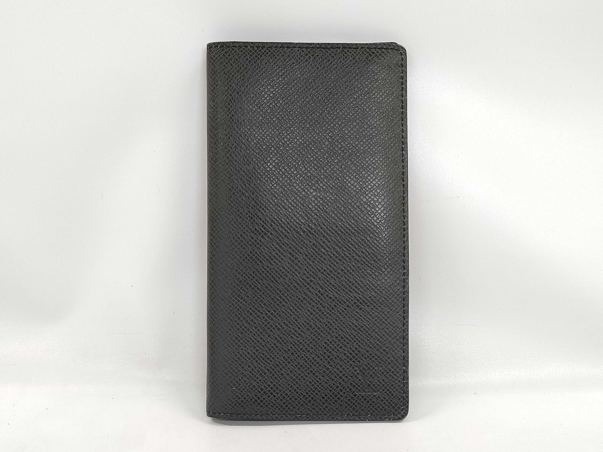 LOUIS VUITTON Taiga Portefeuille Long Wallet