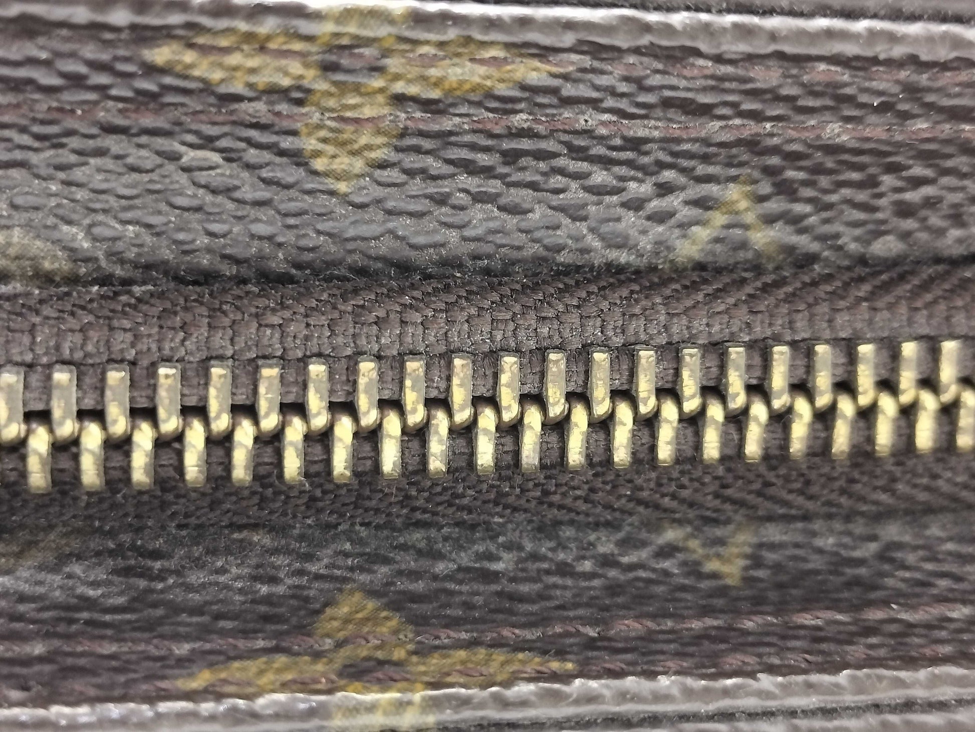 LOUIS VUITTON MI 1012 Monogram Partition Pouch