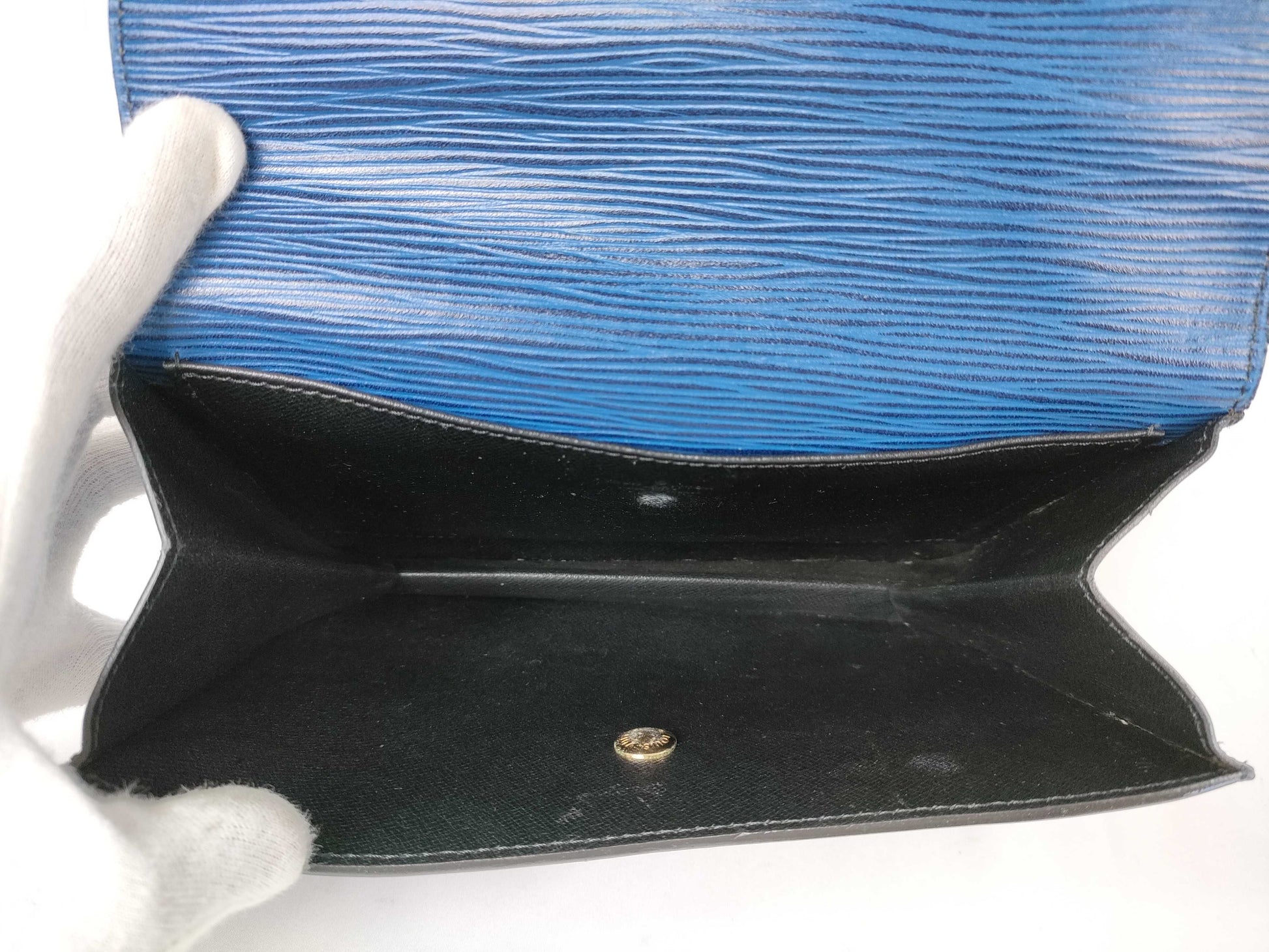 LOUIS VUITTON 863V.I Epi Montaigne Pouch