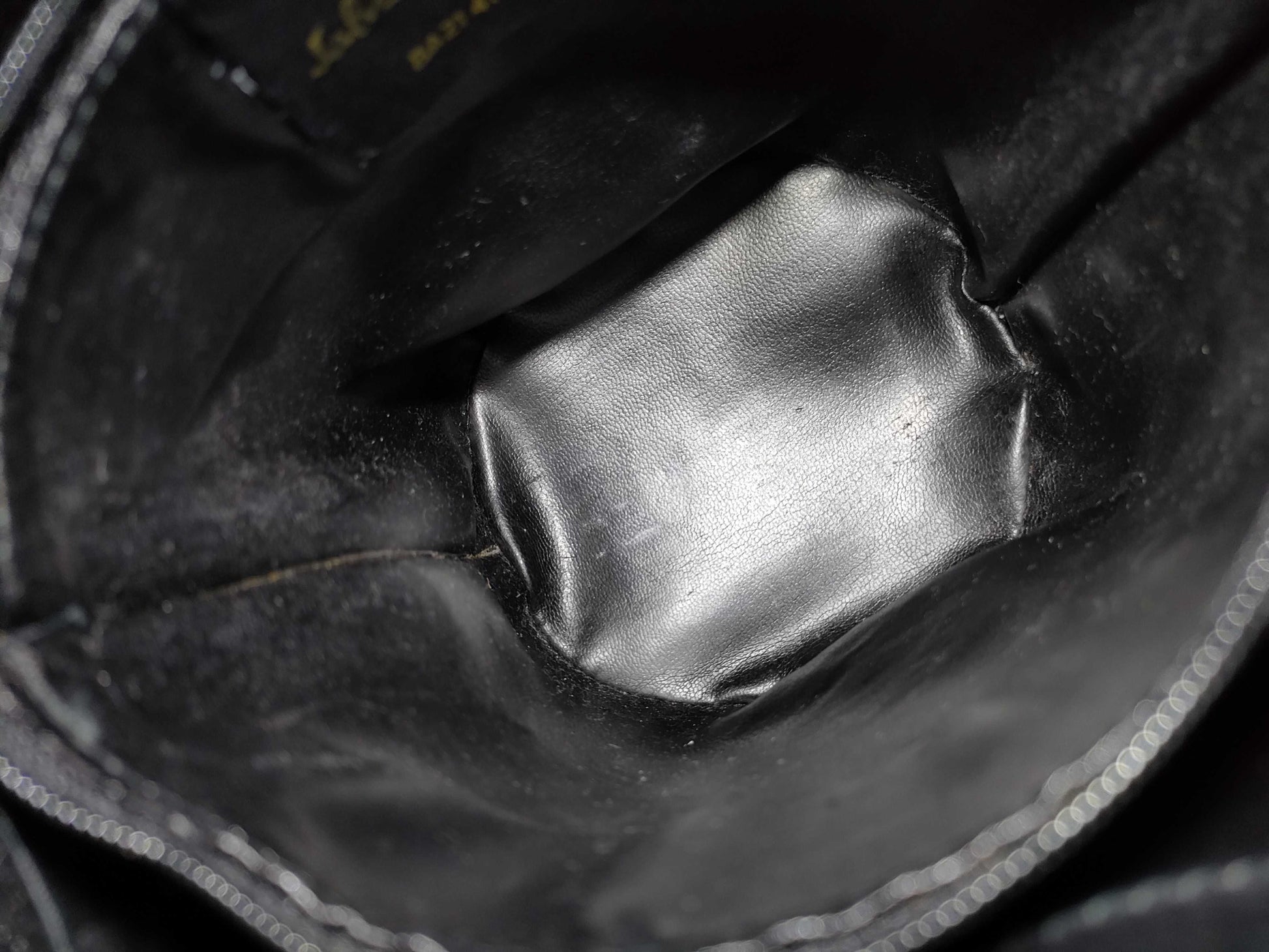 Salvatore Ferragamo Vara Leather Handbag BA21 4180 Black Handbag