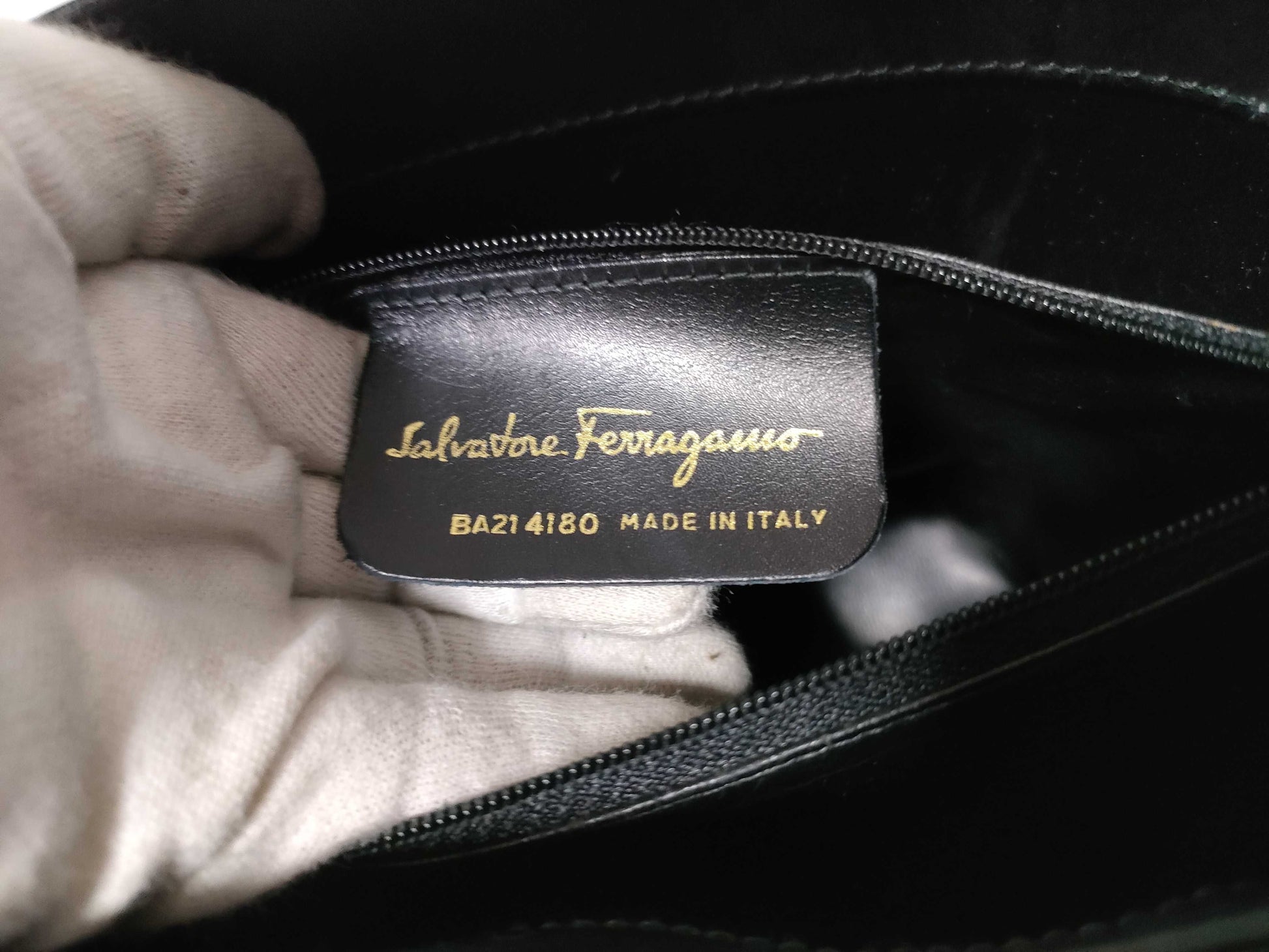 Salvatore Ferragamo Vara Leather Handbag BA21 4180 Black Handbag