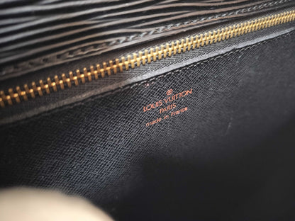 LOUIS VUITTON TH 0947 Epi Saint-Cloud Noir Shoulder Bag