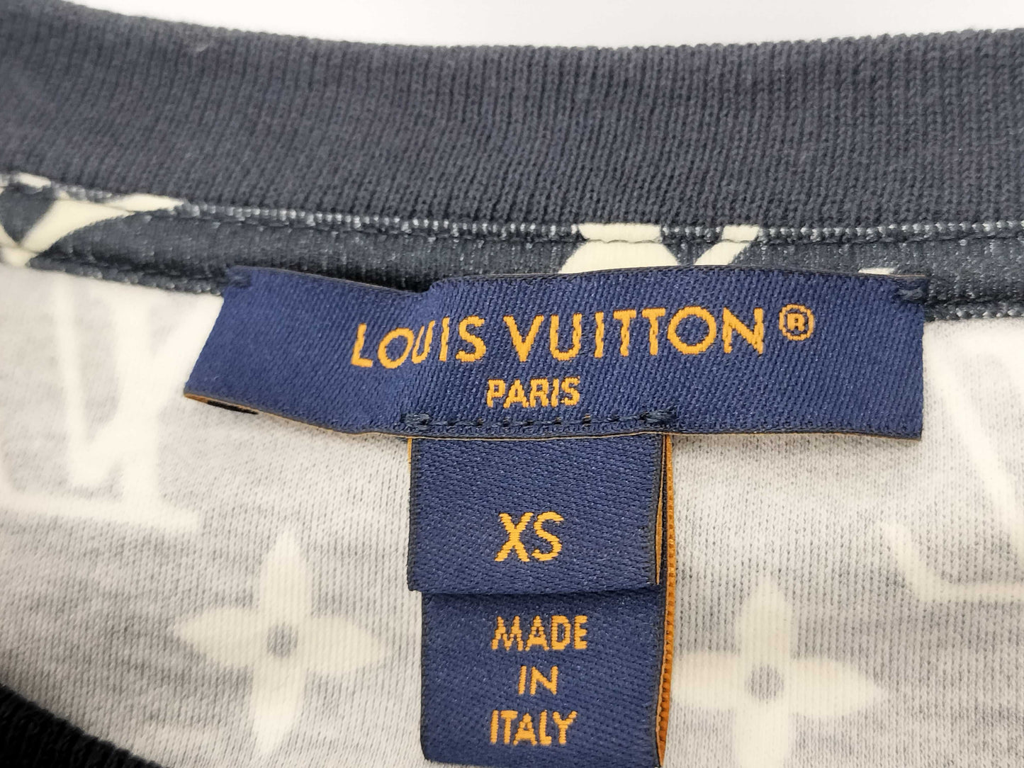LOUIS VUITTON Monogram T-shirt with chain