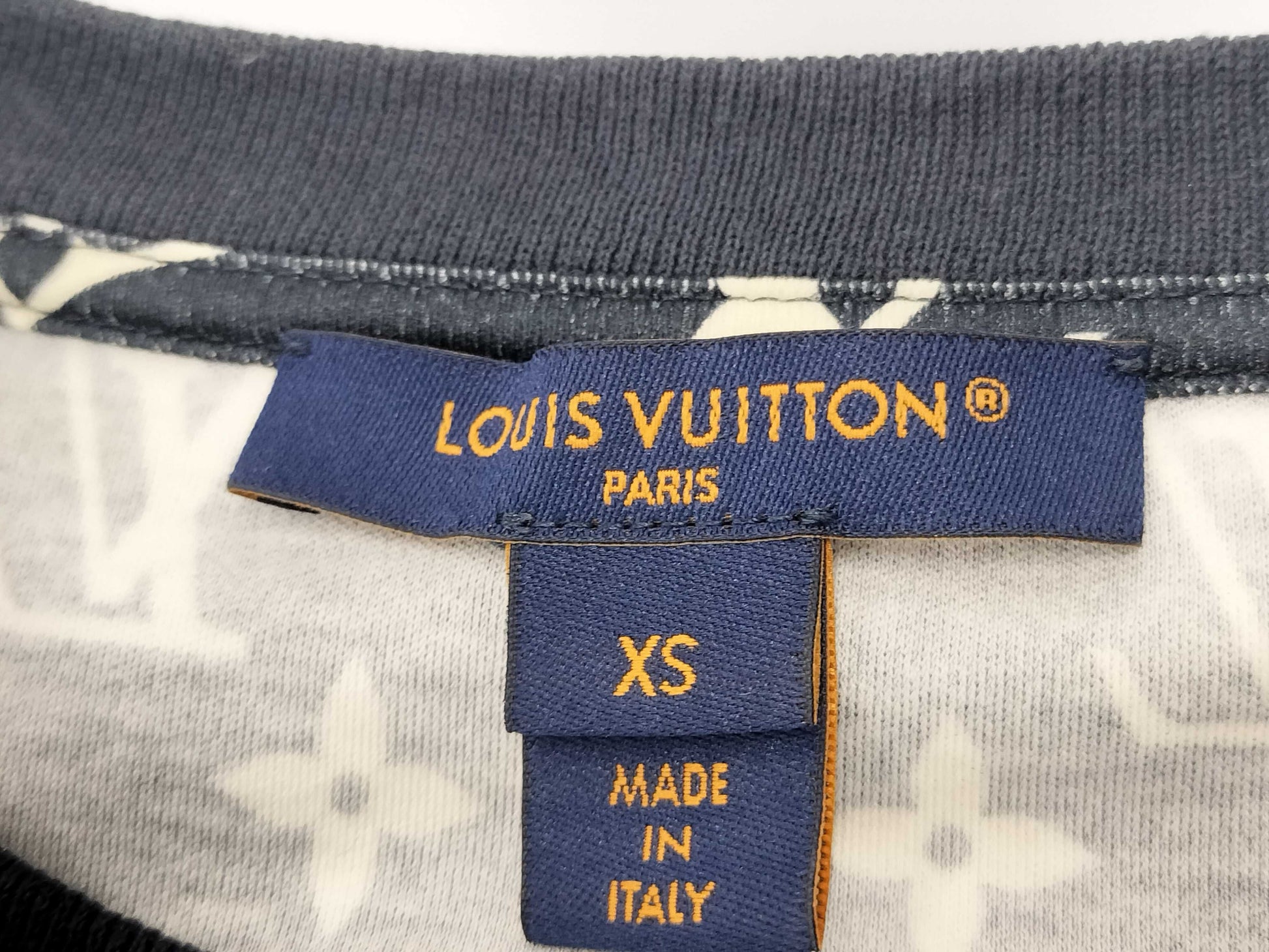 LOUIS VUITTON Monogram T-shirt with chain