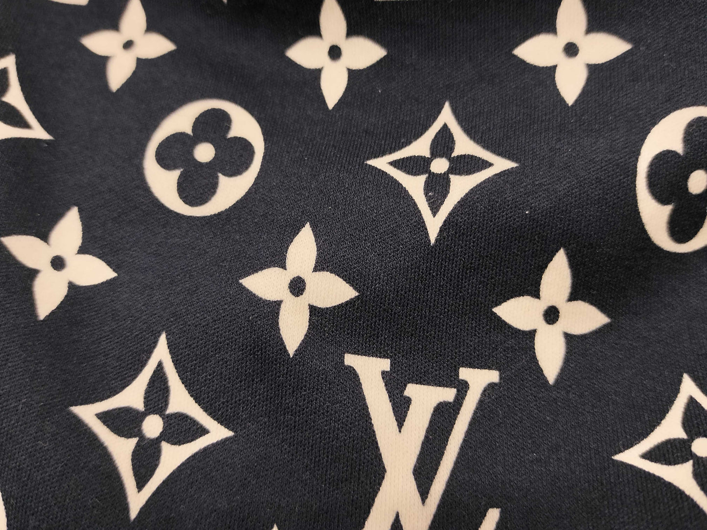 LOUIS VUITTON Monogram T-shirt with chain