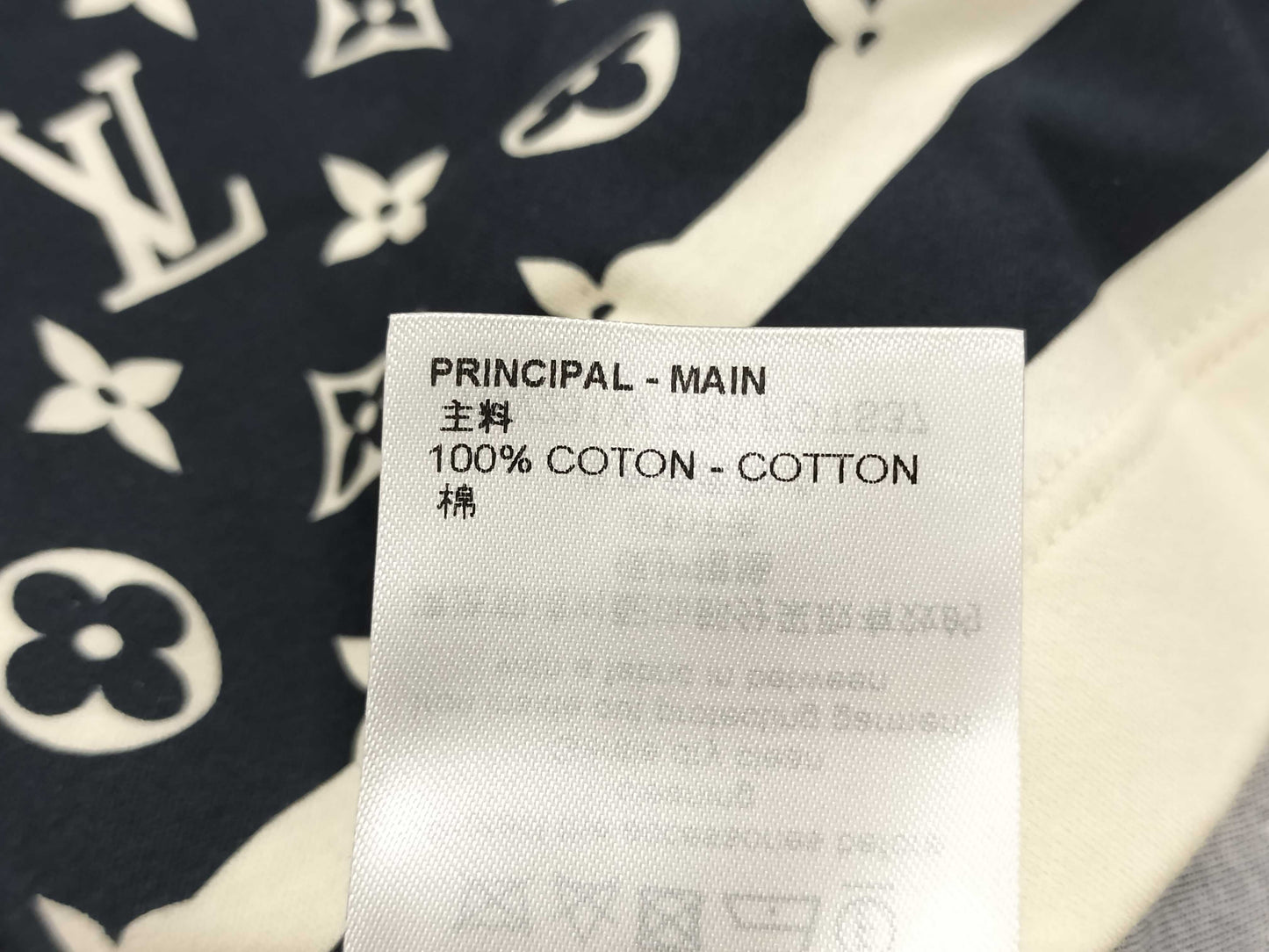 LOUIS VUITTON Monogram T-shirt with chain