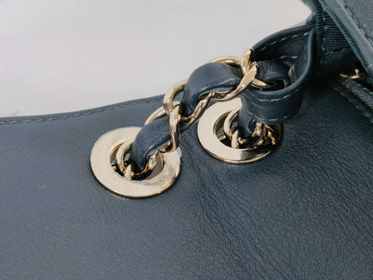 CHANEL [No card, sticker included] 27 series lambskin chevron V-stitch chain shoulder bag