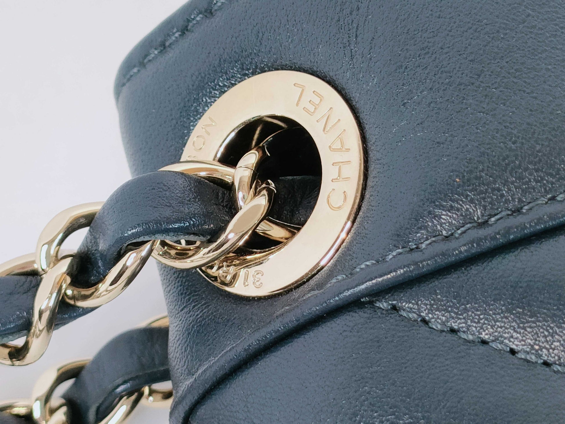 CHANEL [No card, sticker included] 27 series lambskin chevron V-stitch chain shoulder bag