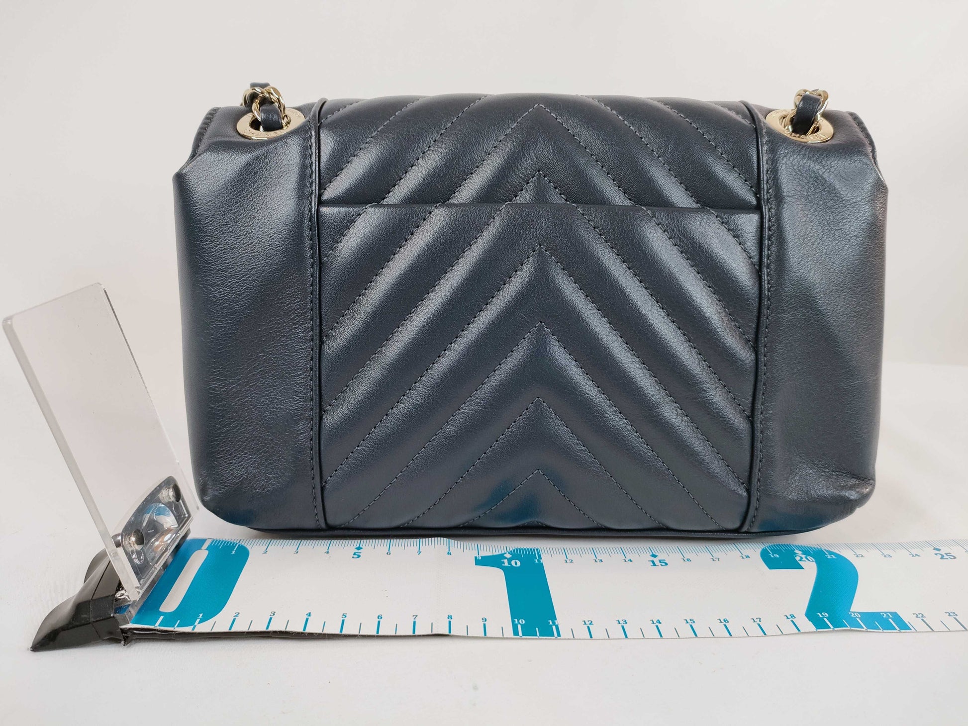 CHANEL [No card, sticker included] 27 series lambskin chevron V-stitch chain shoulder bag