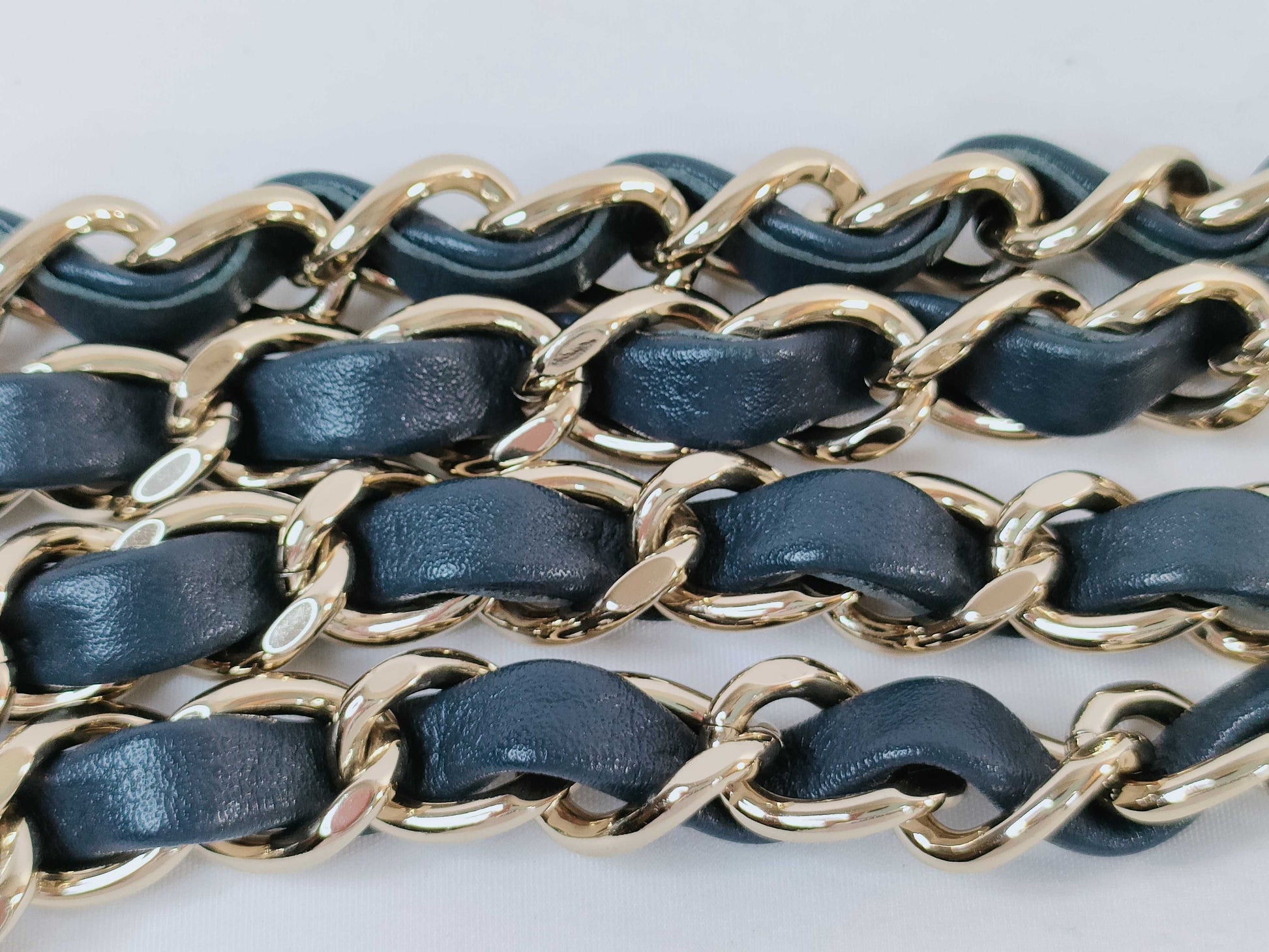 CHANEL [No card, sticker included] 27 series lambskin chevron V-stitch chain shoulder bag
