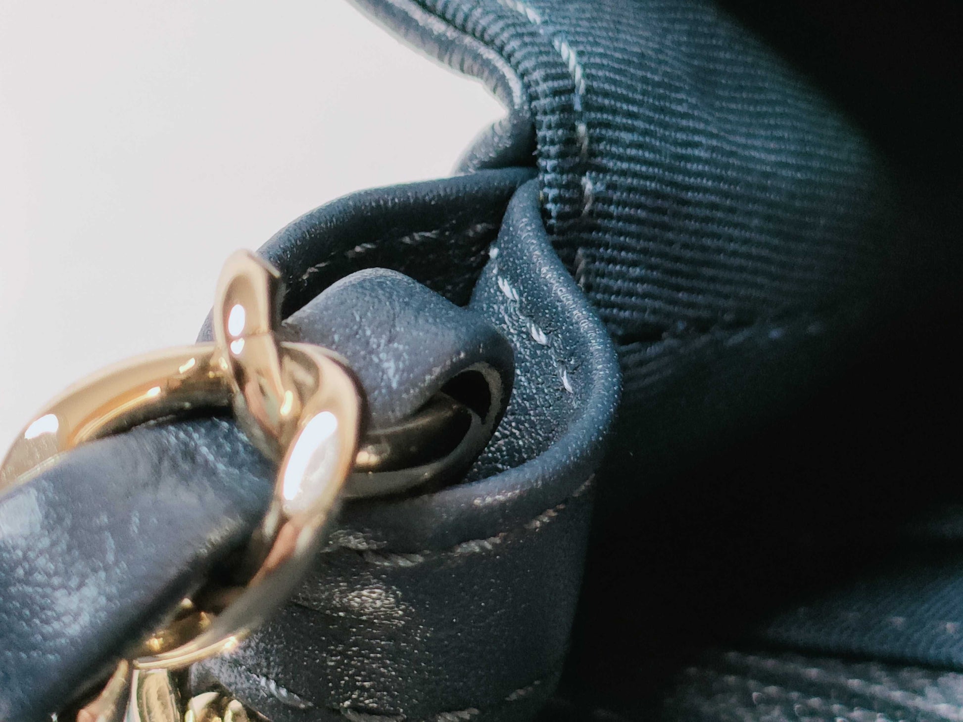 CHANEL [No card, sticker included] 27 series lambskin chevron V-stitch chain shoulder bag